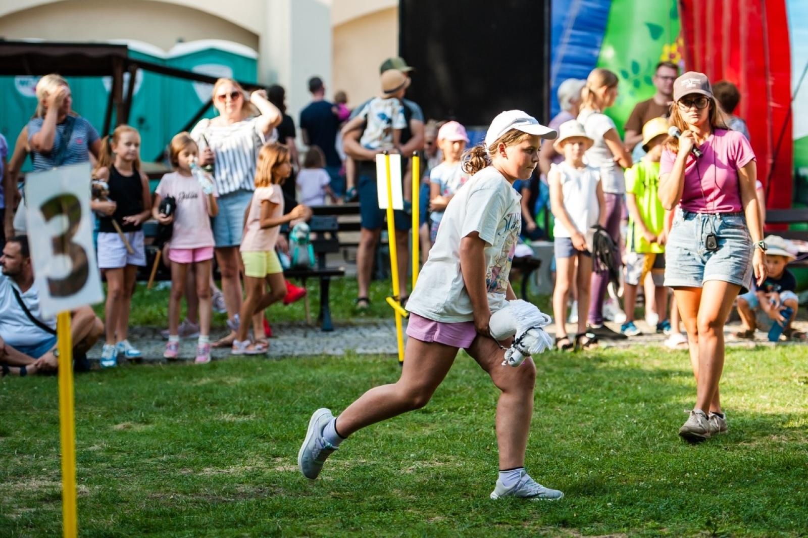 Zdjęcie w galerii na portalu naszraciborz.pl: Wielki finał Wakacji w siodle na Zamku Piastowskim. Tłumy na dziedzińcu [FOTO i WIDEO] wiadomości z regionu