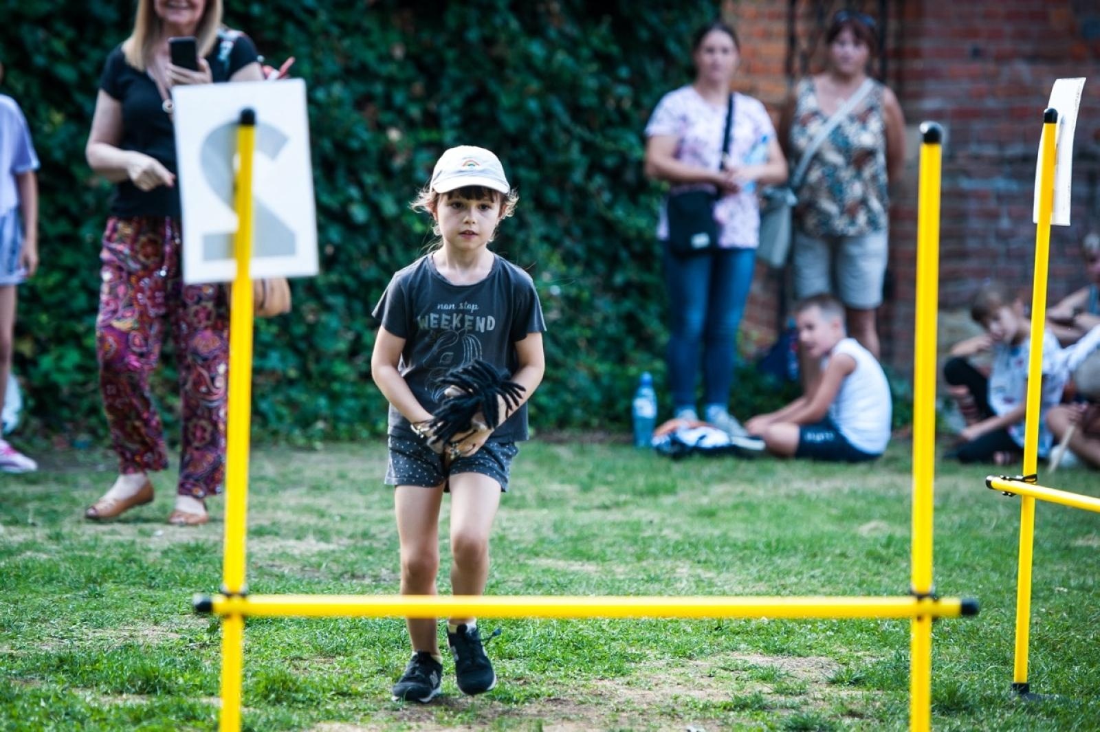 Zdjęcie w galerii na portalu naszraciborz.pl: Wielki finał Wakacji w siodle na Zamku Piastowskim. Tłumy na dziedzińcu [FOTO i WIDEO] wiadomości z regionu
