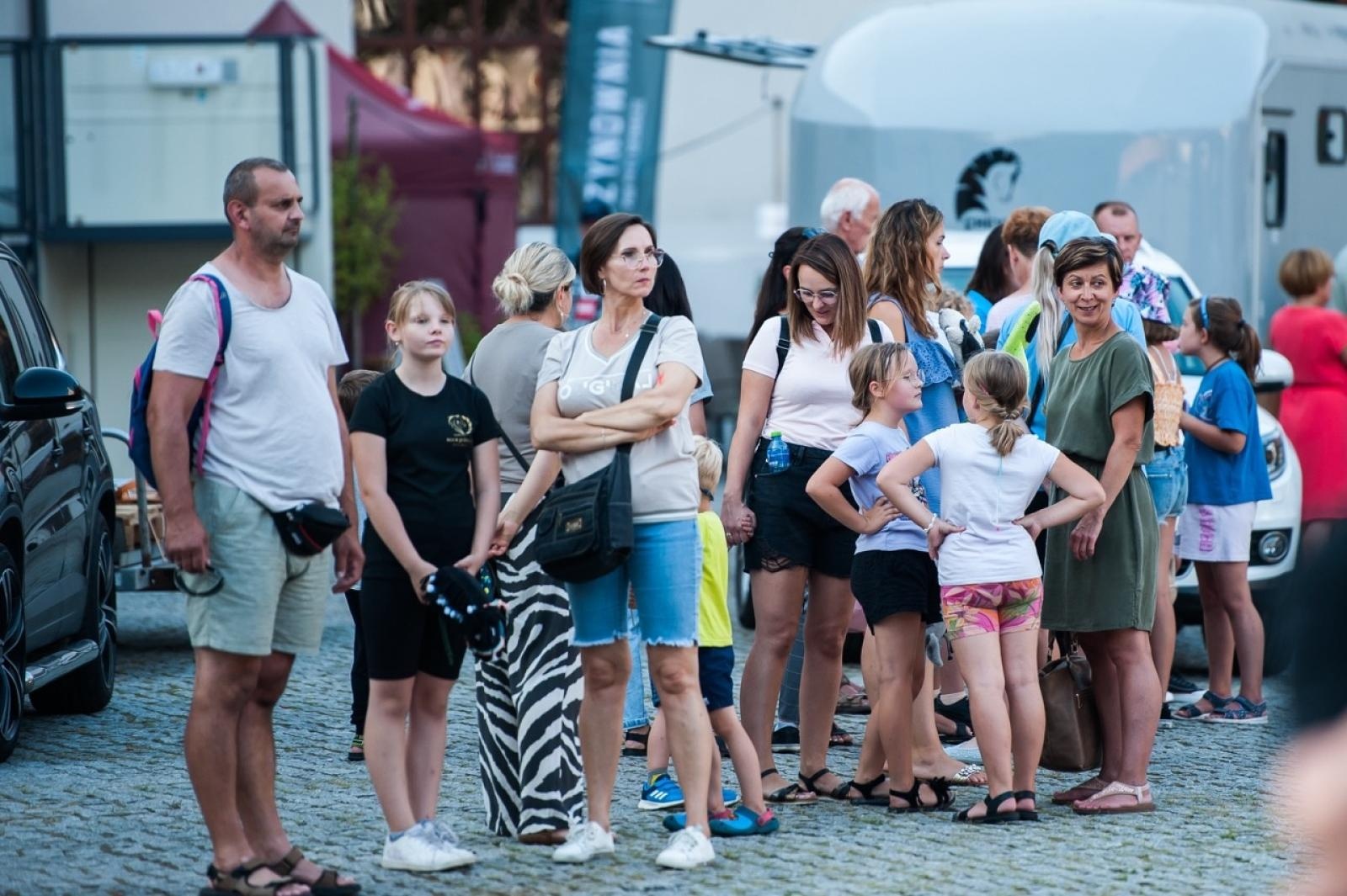 Zdjęcie w galerii na portalu naszraciborz.pl: Wielki finał Wakacji w siodle na Zamku Piastowskim. Tłumy na dziedzińcu [FOTO i WIDEO] wiadomości z regionu