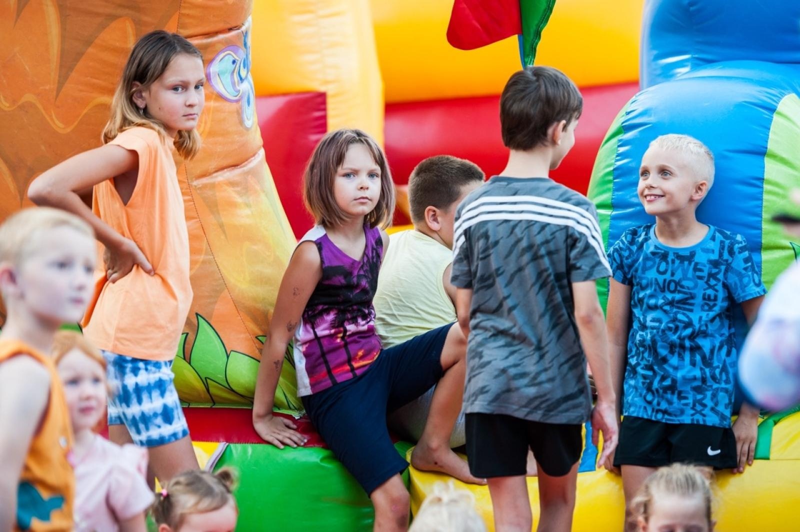 Zdjęcie w galerii na portalu naszraciborz.pl: Wielki finał Wakacji w siodle na Zamku Piastowskim. Tłumy na dziedzińcu [FOTO i WIDEO] wiadomości z regionu
