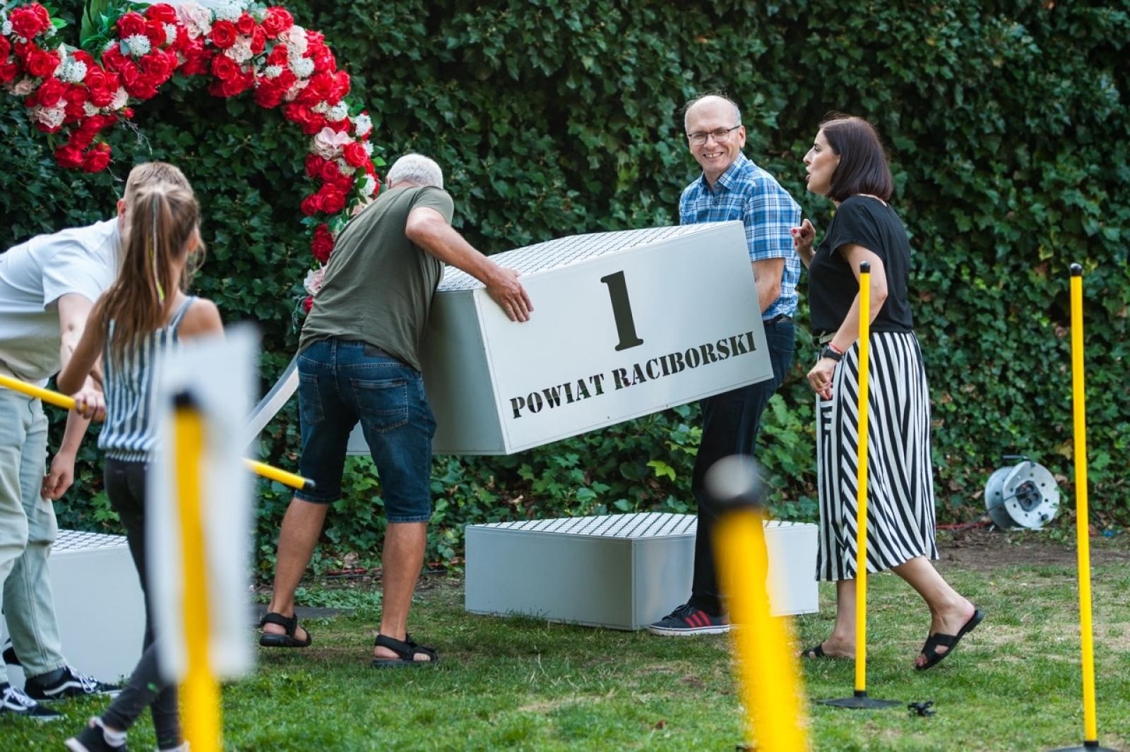 Zdjęcie w galerii na portalu naszraciborz.pl: Wielki finał Wakacji w siodle na Zamku Piastowskim. Tłumy na dziedzińcu [FOTO i WIDEO] wiadomości z regionu