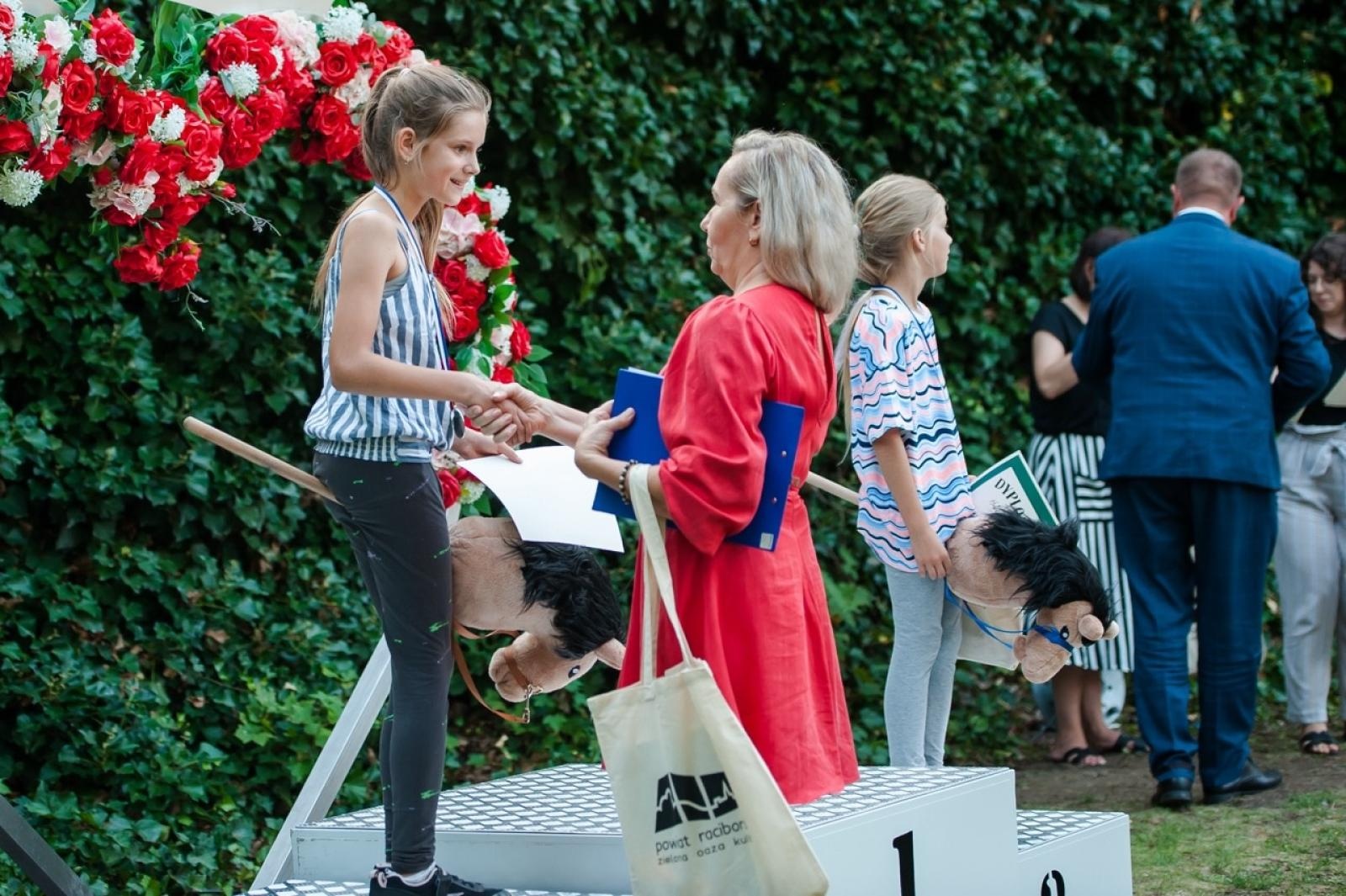 Zdjęcie w galerii na portalu naszraciborz.pl: Wielki finał Wakacji w siodle na Zamku Piastowskim. Tłumy na dziedzińcu [FOTO i WIDEO] wiadomości z regionu