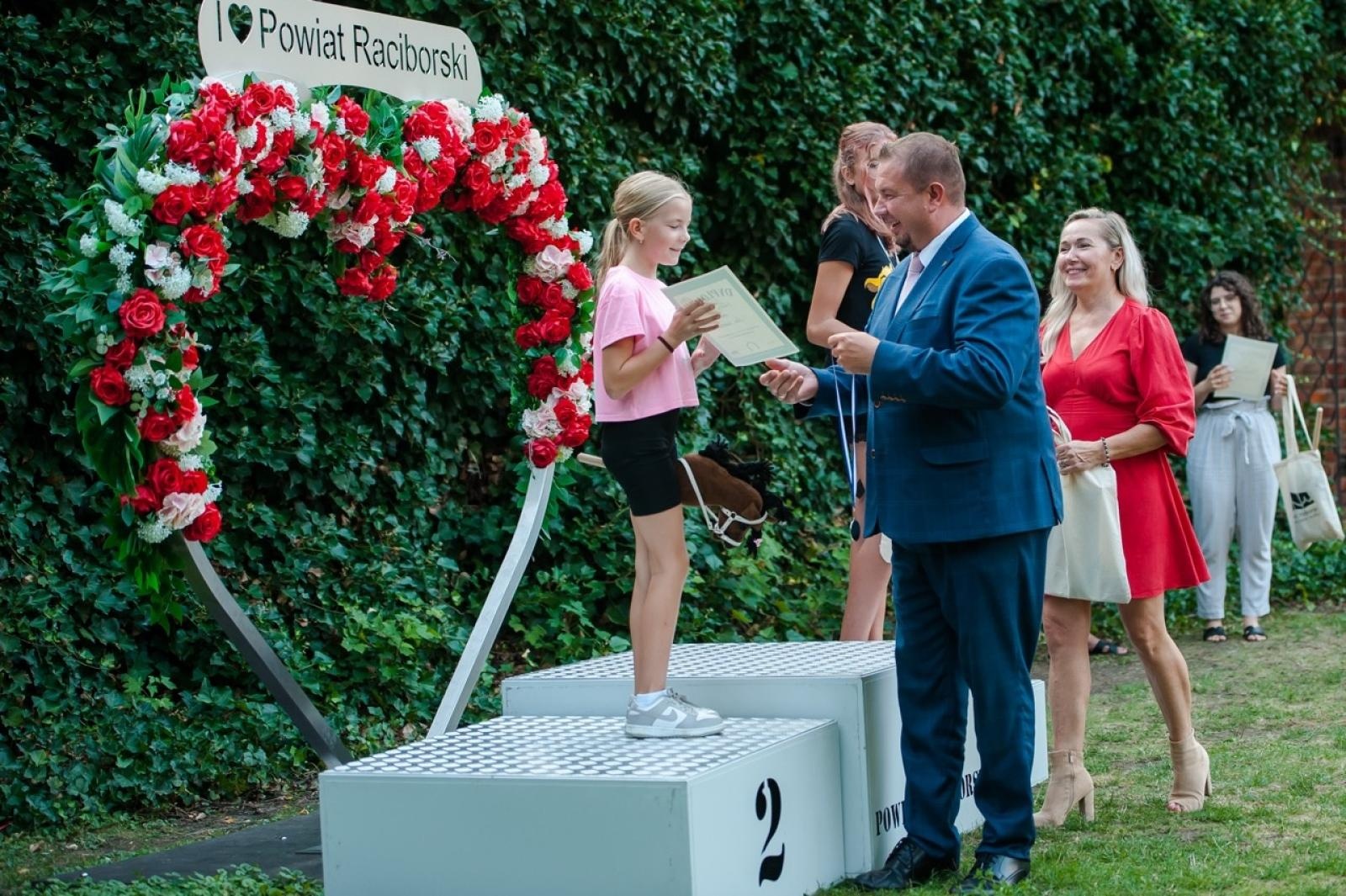 Zdjęcie w galerii na portalu naszraciborz.pl: Wielki finał Wakacji w siodle na Zamku Piastowskim. Tłumy na dziedzińcu [FOTO i WIDEO] wiadomości z regionu