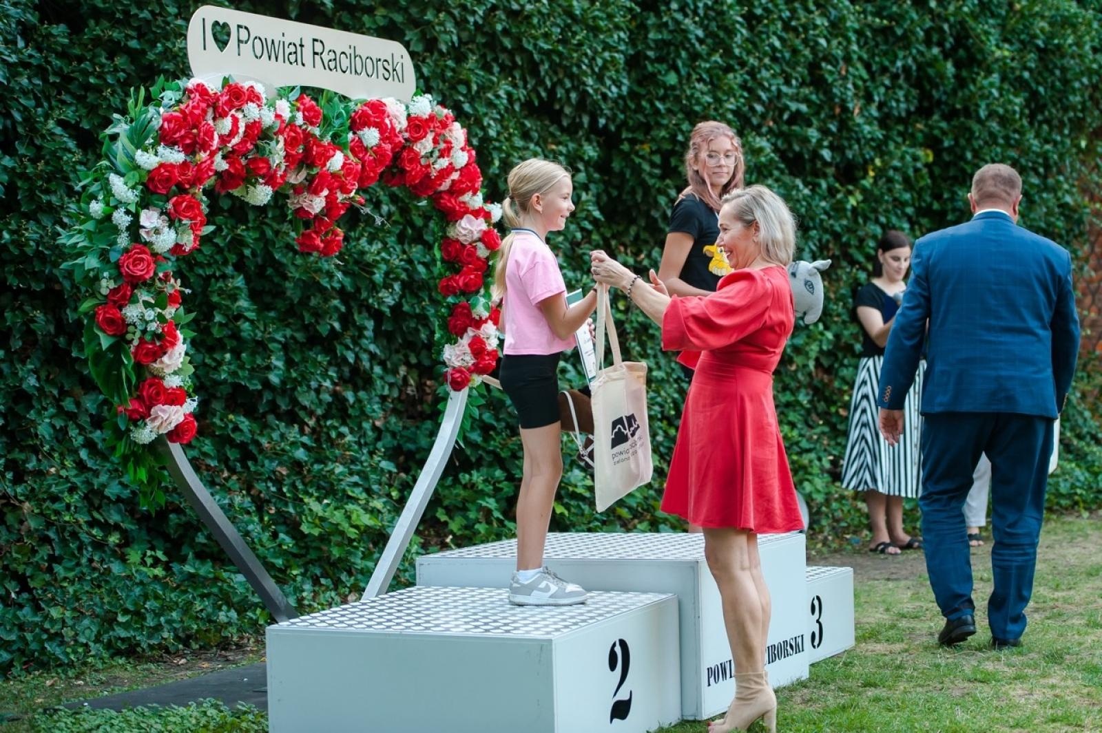 Zdjęcie w galerii na portalu naszraciborz.pl: Wielki finał Wakacji w siodle na Zamku Piastowskim. Tłumy na dziedzińcu [FOTO i WIDEO] wiadomości z regionu