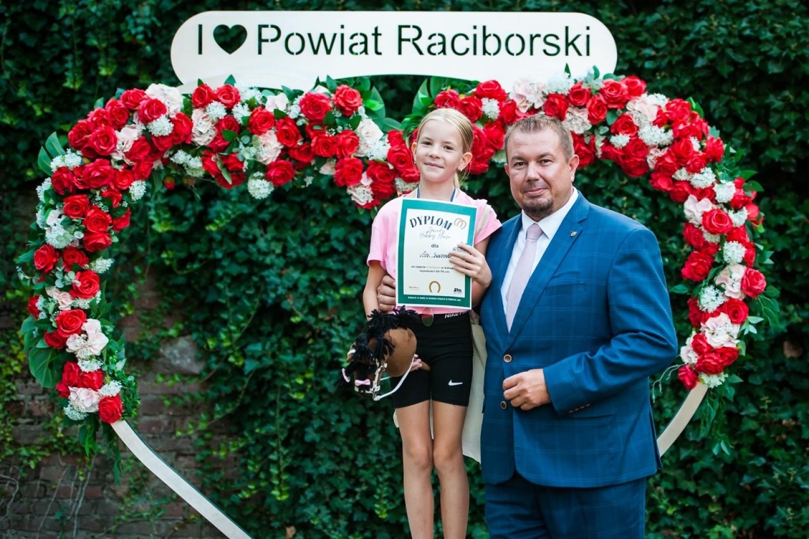 Zdjęcie w galerii na portalu naszraciborz.pl: Wielki finał Wakacji w siodle na Zamku Piastowskim. Tłumy na dziedzińcu [FOTO i WIDEO] wiadomości z regionu