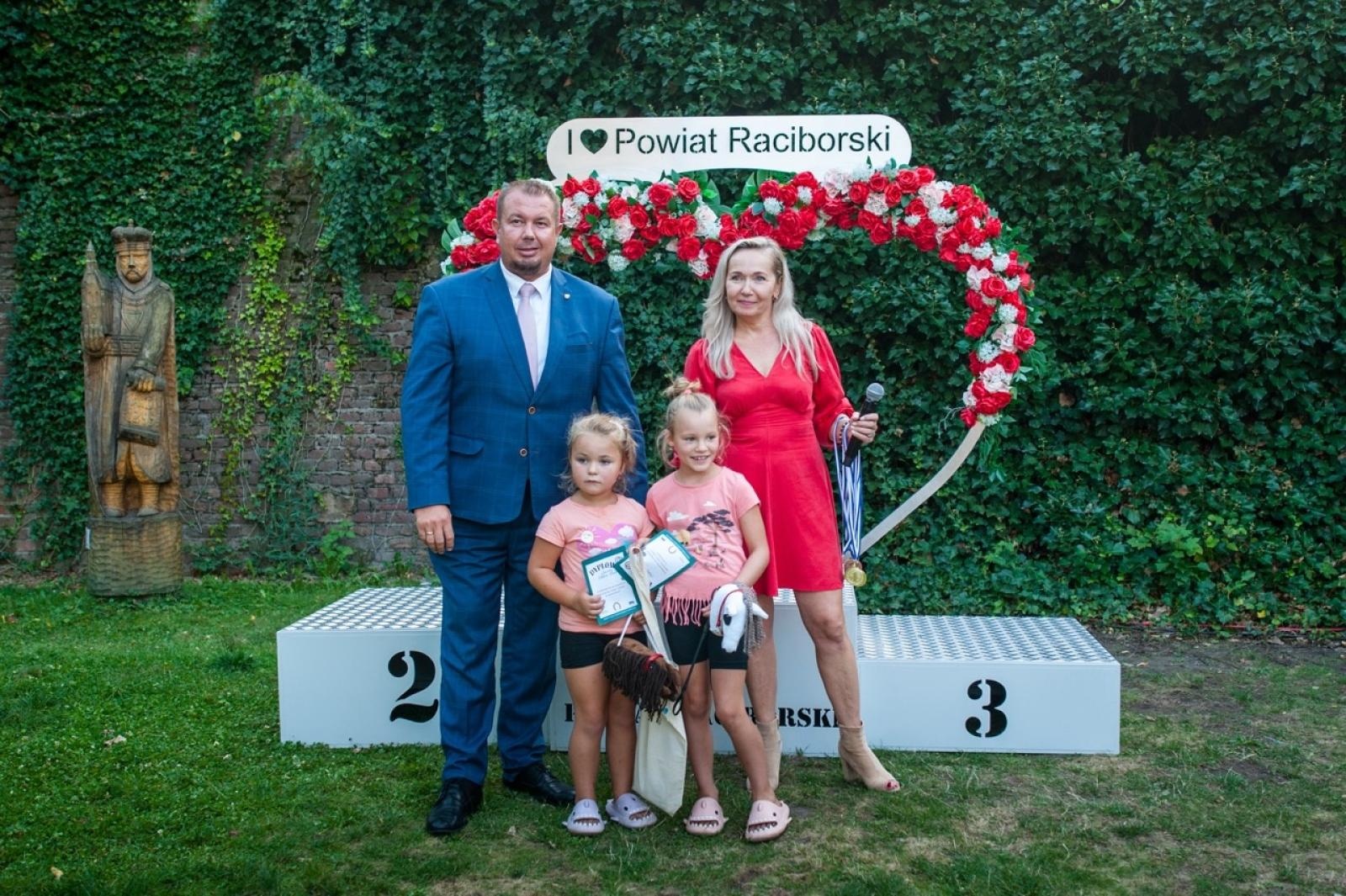 Zdjęcie w galerii na portalu naszraciborz.pl: Wielki finał Wakacji w siodle na Zamku Piastowskim. Tłumy na dziedzińcu [FOTO i WIDEO] wiadomości z regionu