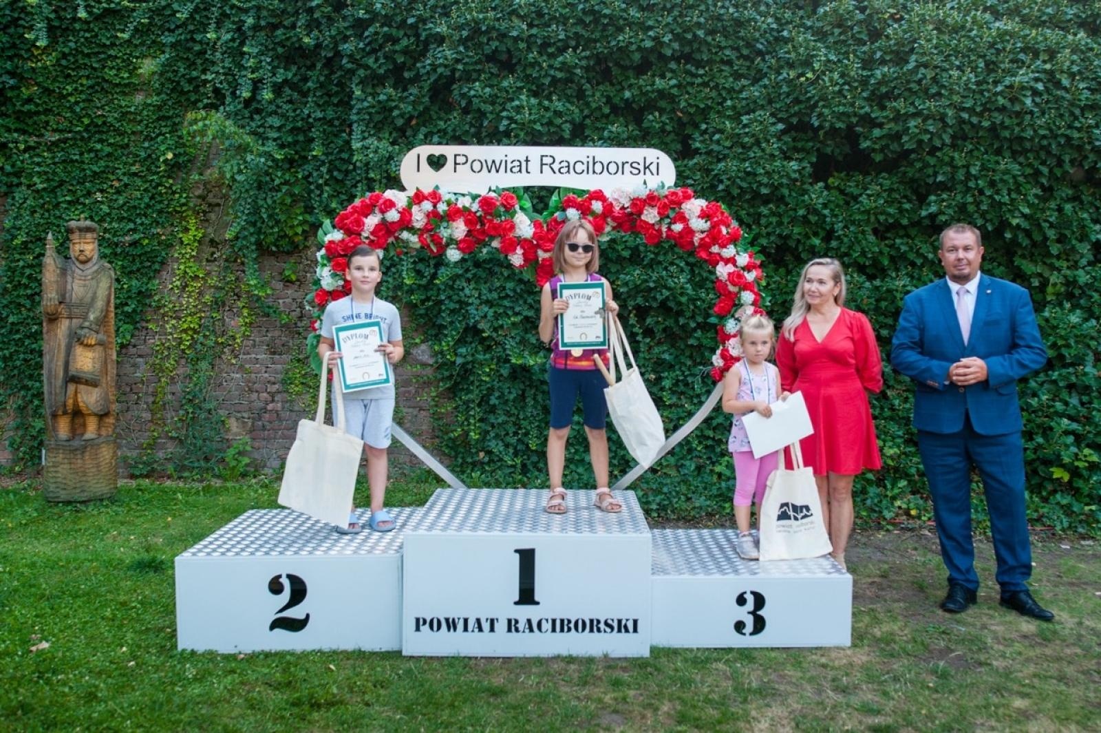 Zdjęcie w galerii na portalu naszraciborz.pl: Wielki finał Wakacji w siodle na Zamku Piastowskim. Tłumy na dziedzińcu [FOTO i WIDEO] wiadomości z regionu