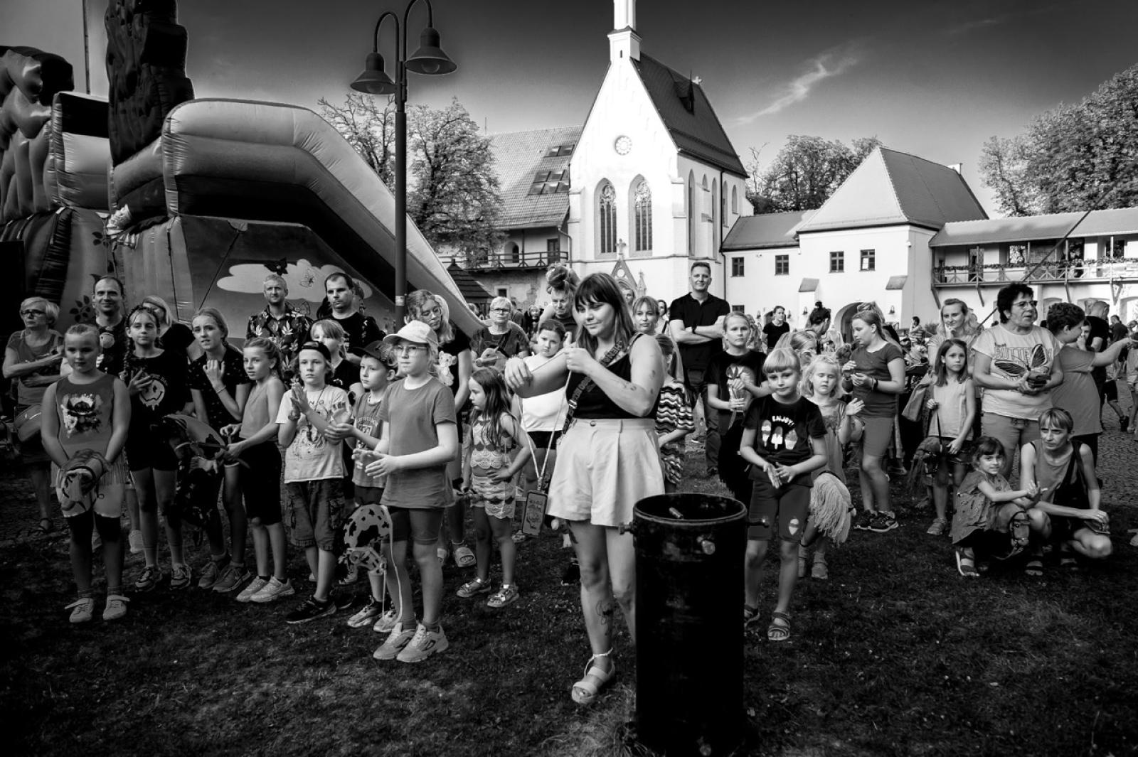 Zdjęcie w galerii na portalu naszraciborz.pl: Wielki finał Wakacji w siodle na Zamku Piastowskim. Tłumy na dziedzińcu [FOTO i WIDEO] wiadomości z regionu