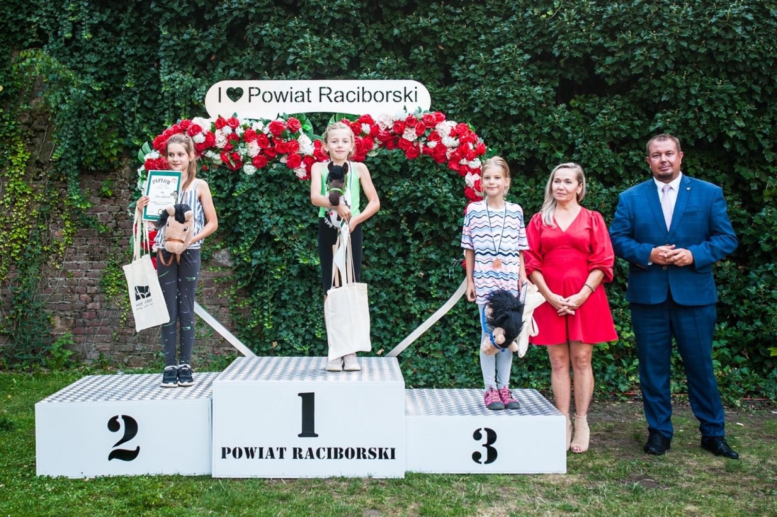 Zdjęcie w galerii na portalu naszraciborz.pl: Wielki finał Wakacji w siodle na Zamku Piastowskim. Tłumy na dziedzińcu [FOTO i WIDEO] wiadomości z regionu