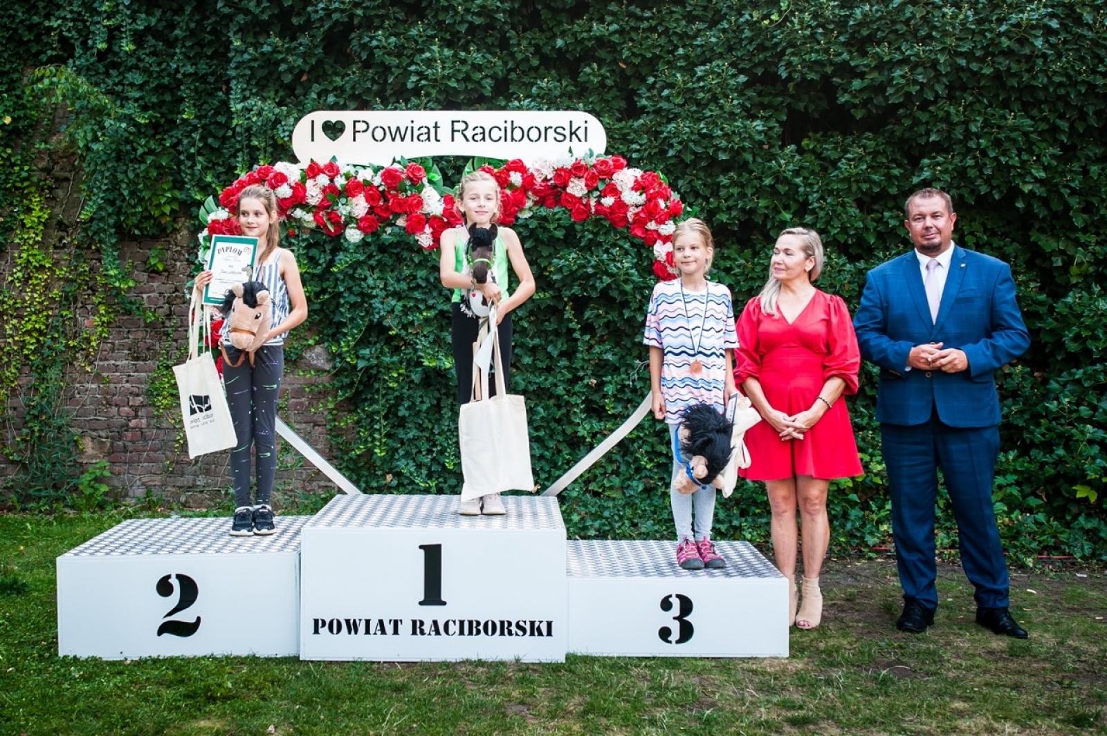 Zdjęcie w galerii na portalu naszraciborz.pl: Wielki finał Wakacji w siodle na Zamku Piastowskim. Tłumy na dziedzińcu [FOTO i WIDEO] wiadomości z regionu