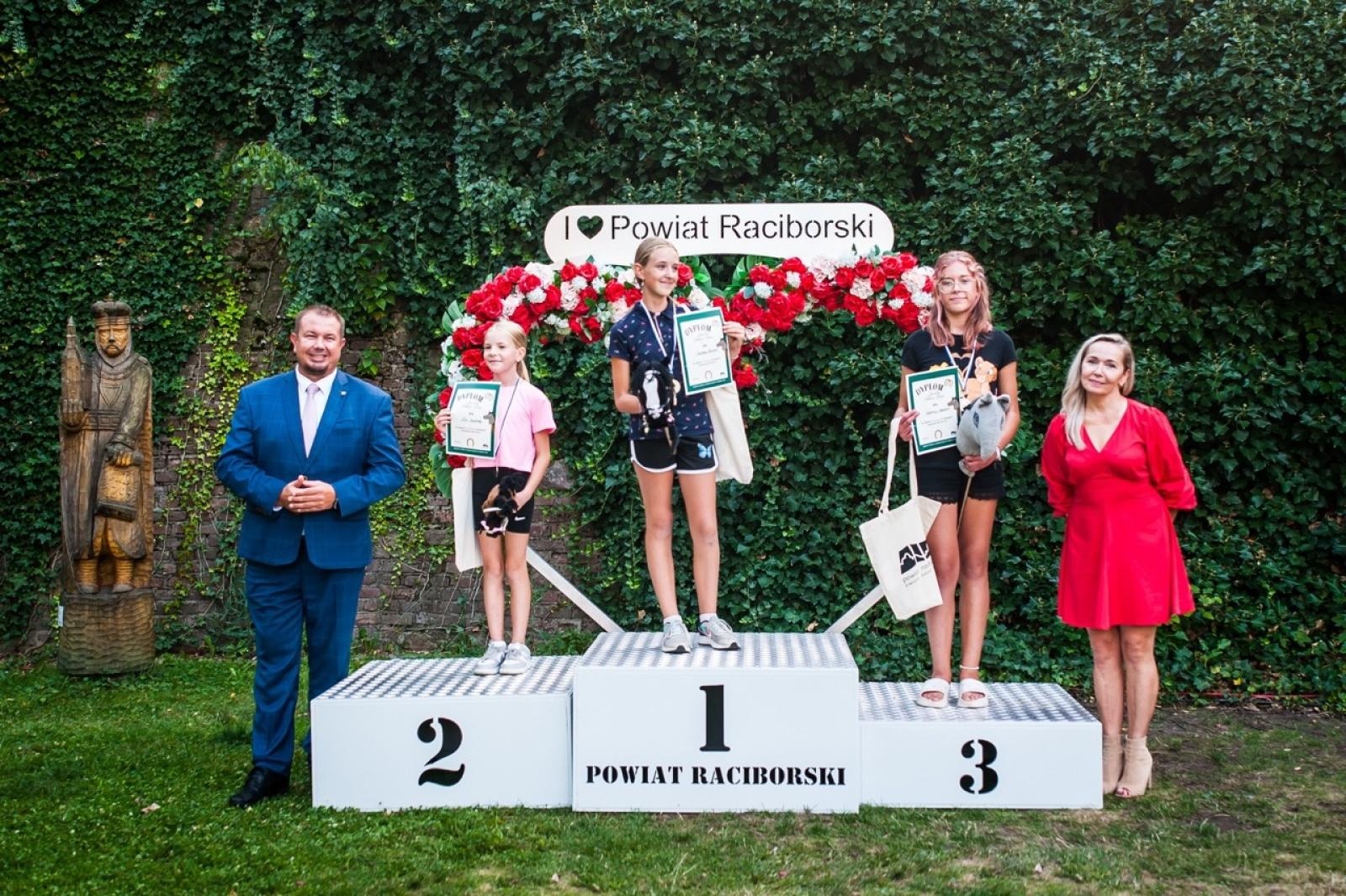 Zdjęcie w galerii na portalu naszraciborz.pl: Wielki finał Wakacji w siodle na Zamku Piastowskim. Tłumy na dziedzińcu [FOTO i WIDEO] wiadomości z regionu