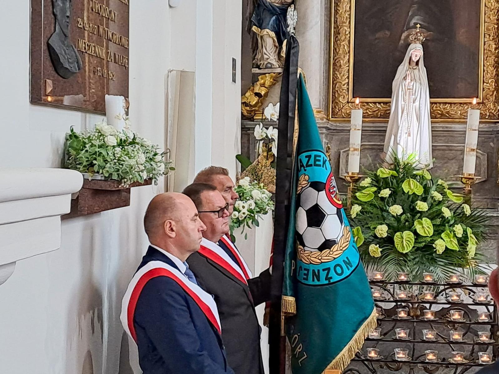 Zdjęcie w galerii na portalu naszraciborz.pl: Ostatnie pożegnanie Artura Krzykały – samorządowca, działacza na rzecz środowiska niepełnosprawnych, pasjonata futbolu [WIDEO] wiadomości z regionu