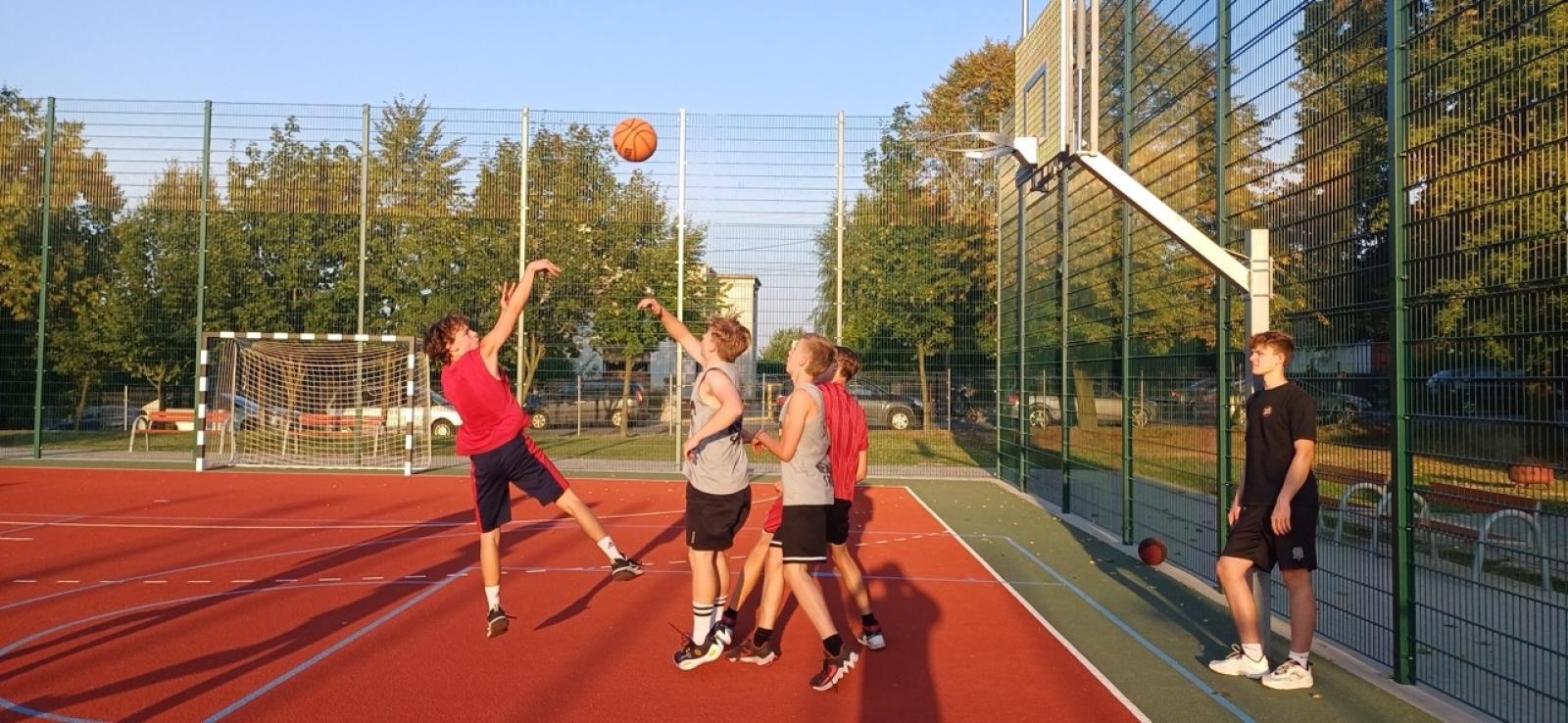 Zdjęcie w galerii na portalu naszraciborz.pl: Trzy na trzy. Turniej koszykówki na Ocicach wiadomości z regionu