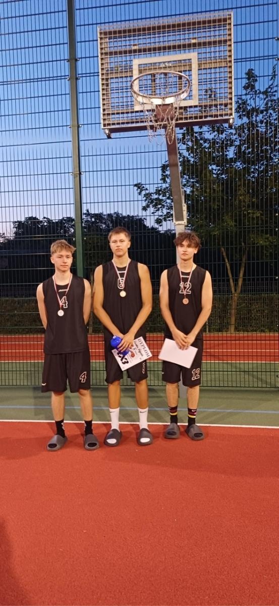 Zdjęcie w galerii na portalu naszraciborz.pl: Trzy na trzy. Turniej koszykówki na Ocicach wiadomości z regionu