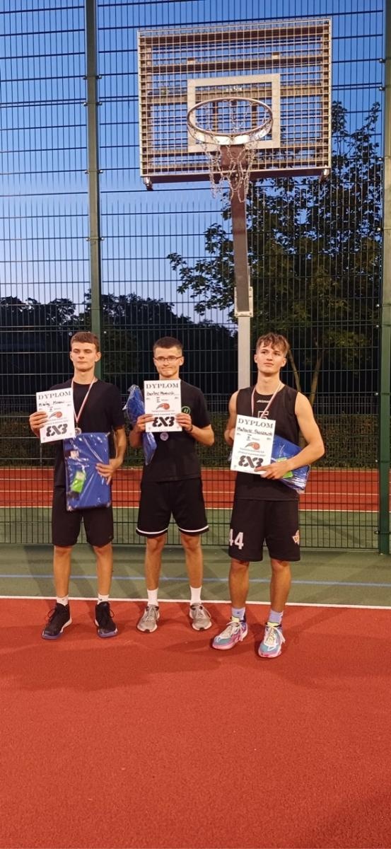 Zdjęcie w galerii na portalu naszraciborz.pl: Trzy na trzy. Turniej koszykówki na Ocicach wiadomości z regionu