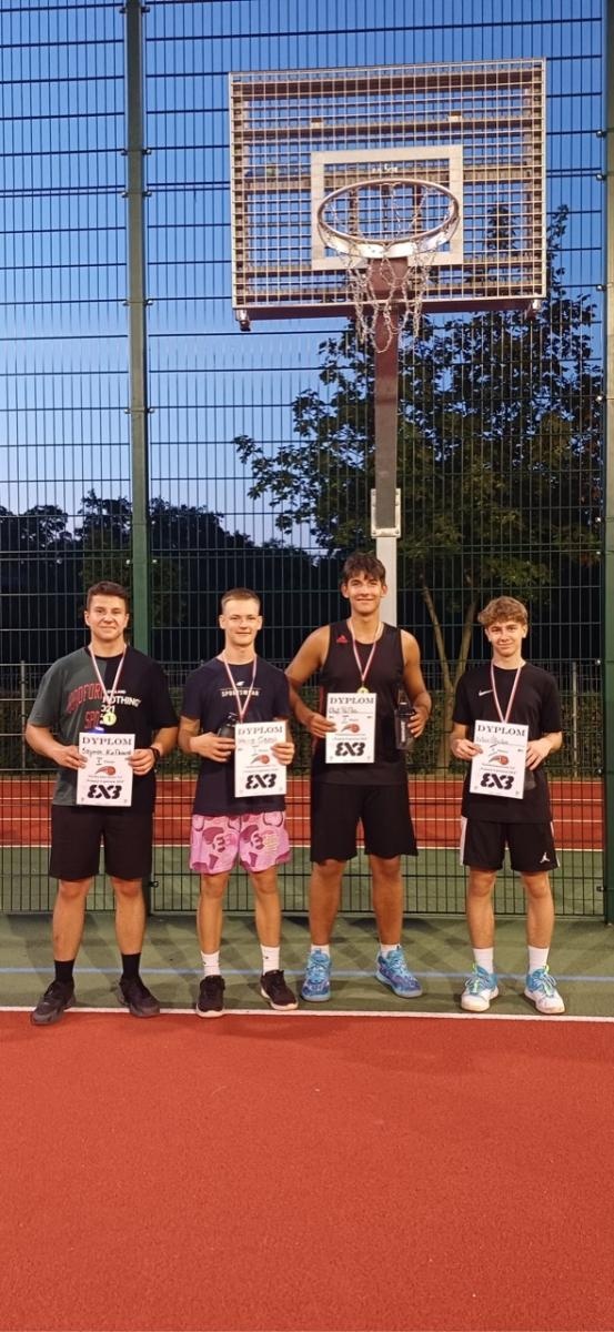 Zdjęcie w galerii na portalu naszraciborz.pl: Trzy na trzy. Turniej koszykówki na Ocicach wiadomości z regionu