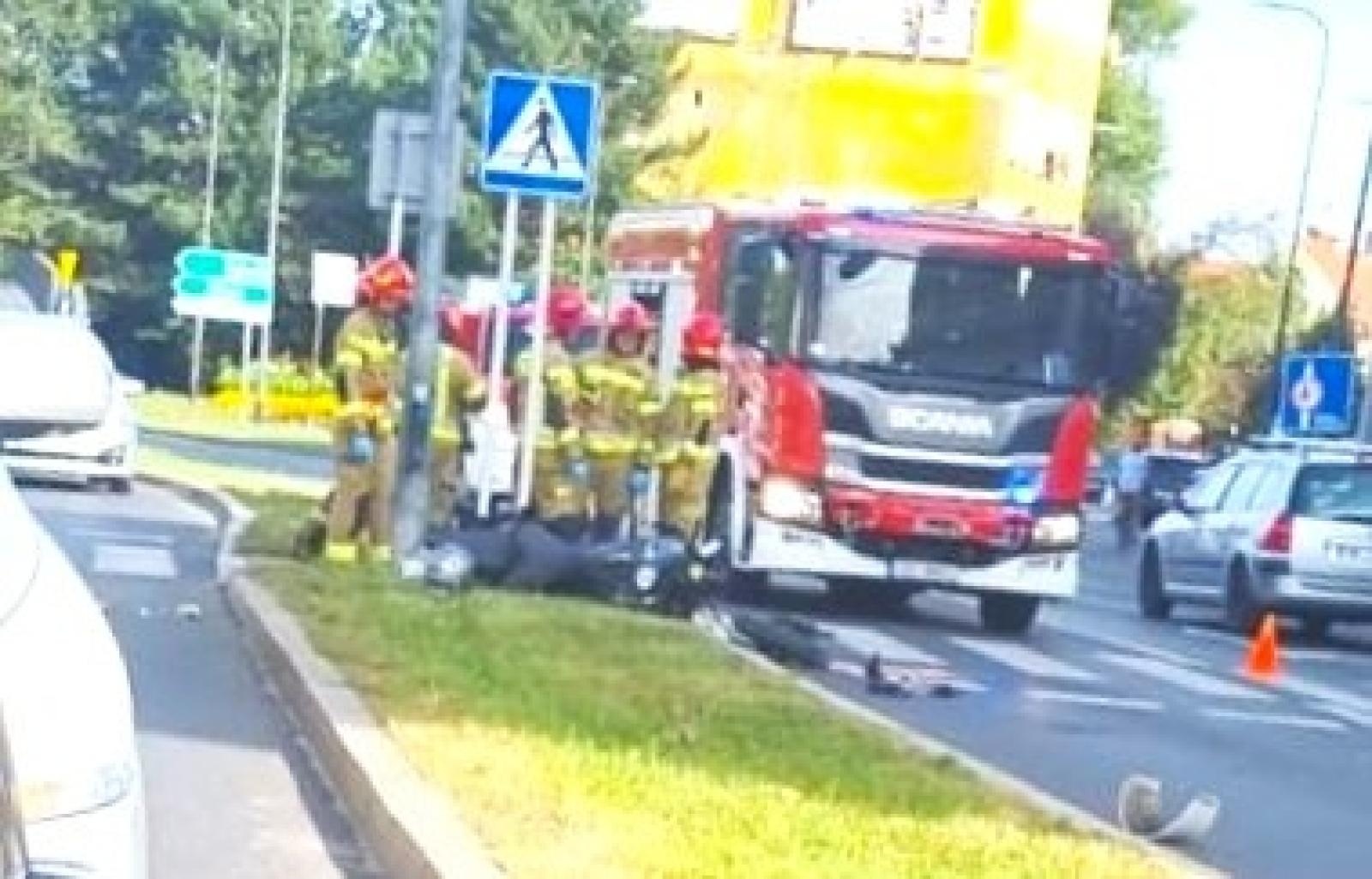 Zdjęcie w galerii na portalu naszraciborz.pl: Motocyklista uderzył w latarnię przy Londzina wiadomości z regionu