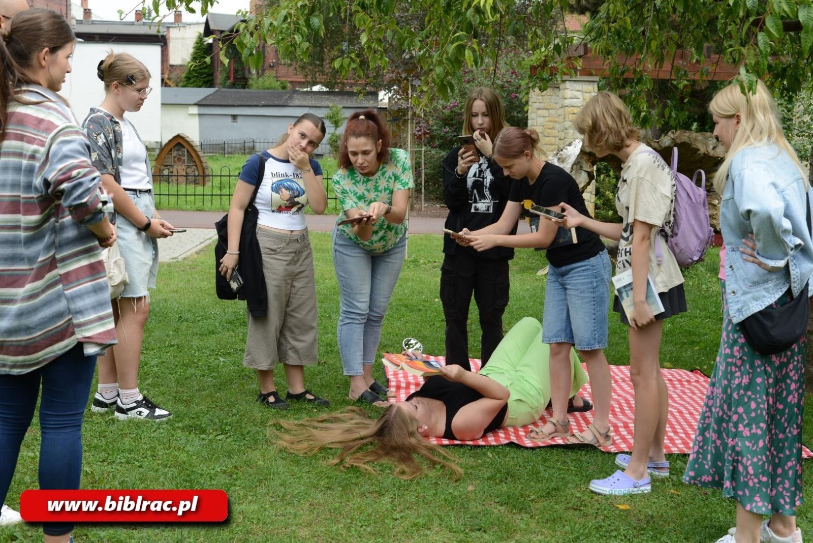 Zdjęcie w galerii na portalu naszraciborz.pl: #młodzieżczyta: warsztaty fotografii mobilnej w raciborskiej bibliotece wiadomości z regionu