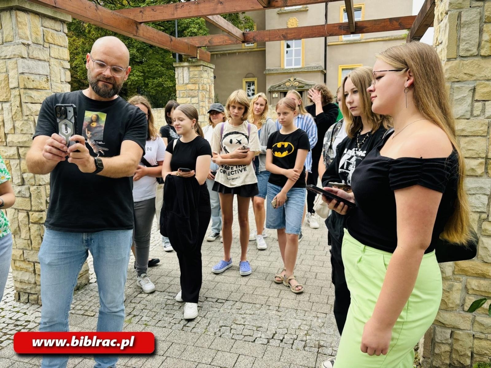 Zdjęcie w galerii na portalu naszraciborz.pl: #młodzieżczyta: warsztaty fotografii mobilnej w raciborskiej bibliotece wiadomości z regionu