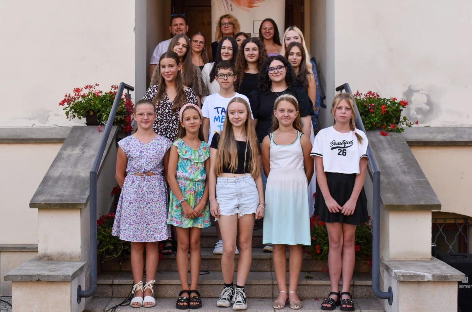 Zdjęcie w galerii na portalu naszraciborz.pl: Wokaliści MDK-u oczarowali publiczność na 3. Koncercie Letnim! wiadomości z regionu