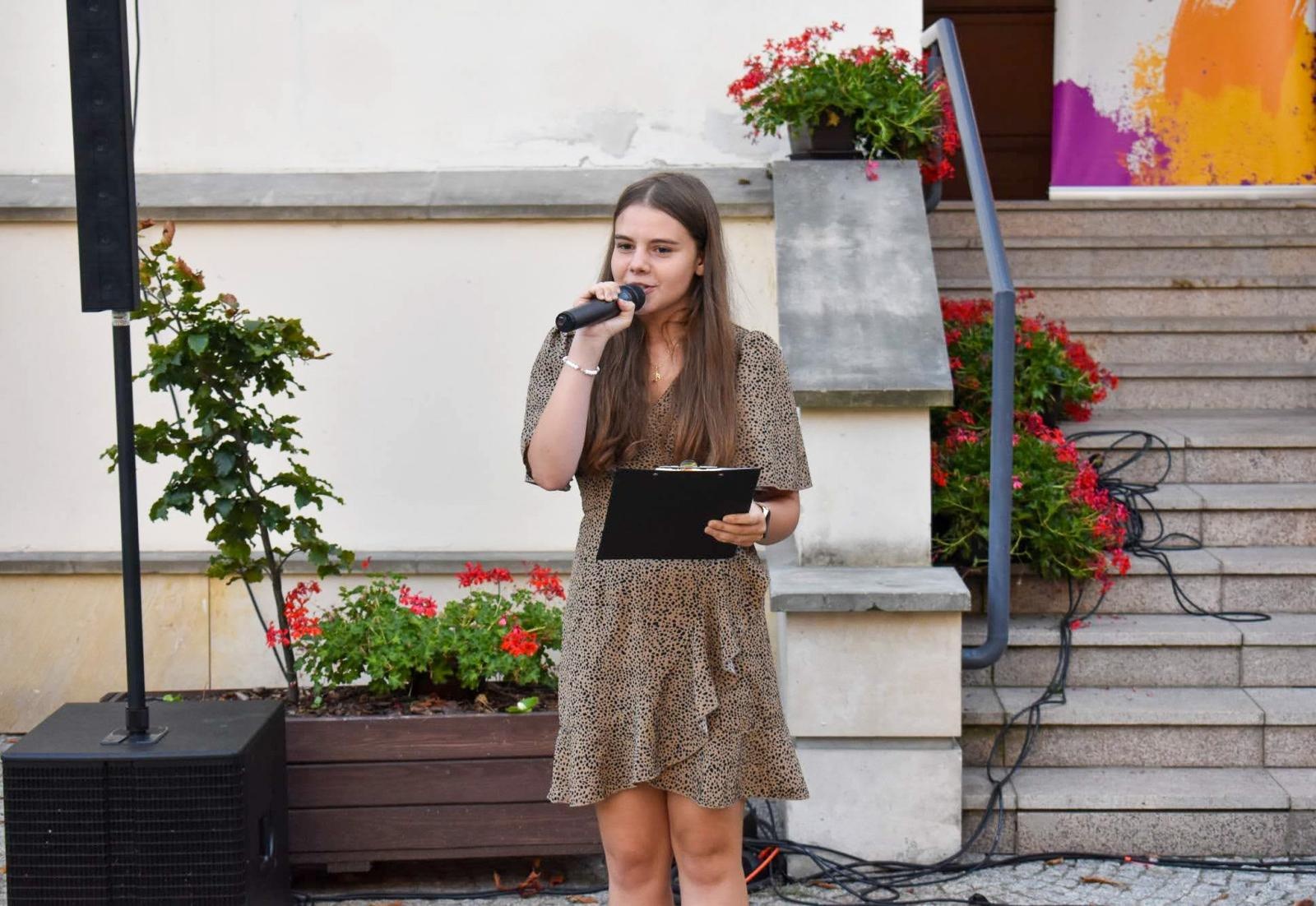 Zdjęcie w galerii na portalu naszraciborz.pl: Wokaliści MDK-u oczarowali publiczność na 3. Koncercie Letnim! wiadomości z regionu