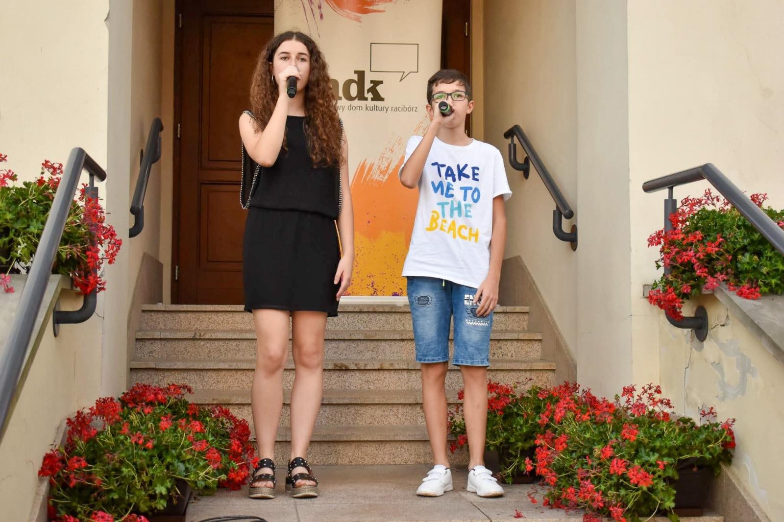 Zdjęcie w galerii na portalu naszraciborz.pl: Wokaliści MDK-u oczarowali publiczność na 3. Koncercie Letnim! wiadomości z regionu