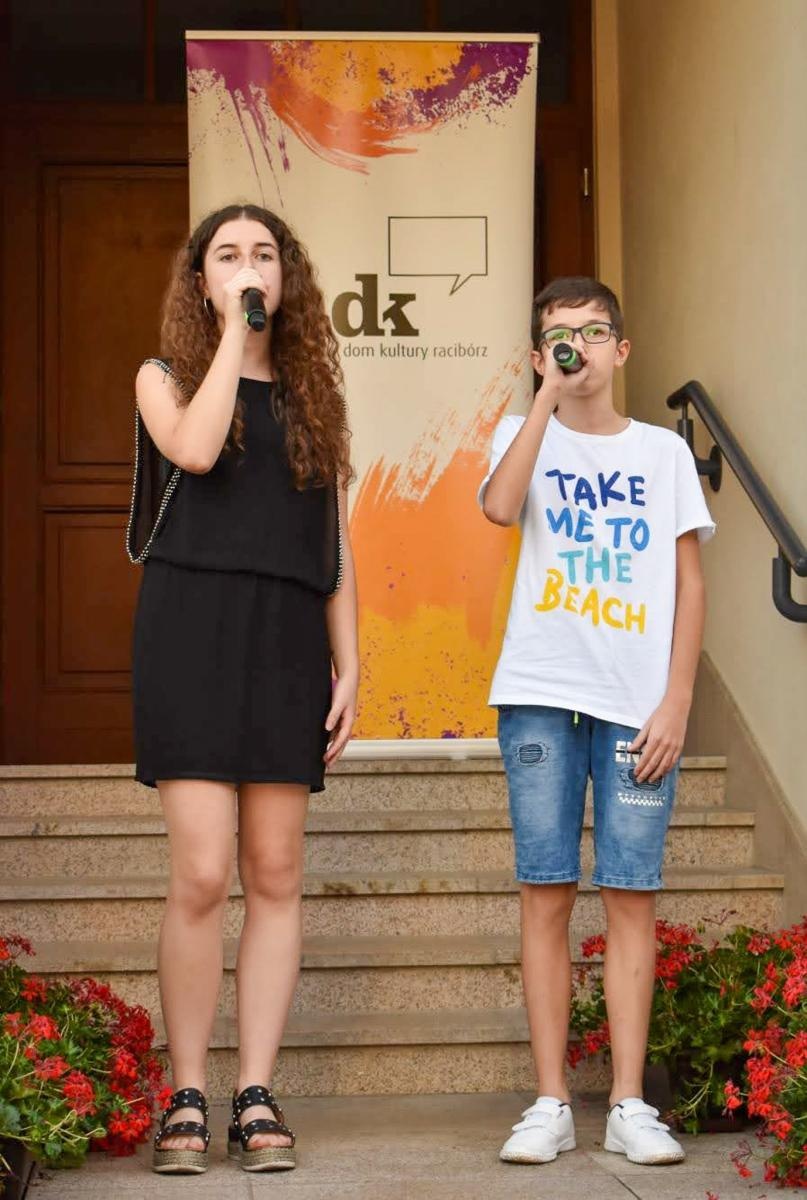 Zdjęcie w galerii na portalu naszraciborz.pl: Wokaliści MDK-u oczarowali publiczność na 3. Koncercie Letnim! wiadomości z regionu