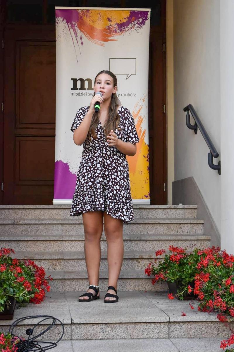 Zdjęcie w galerii na portalu naszraciborz.pl: Wokaliści MDK-u oczarowali publiczność na 3. Koncercie Letnim! wiadomości z regionu