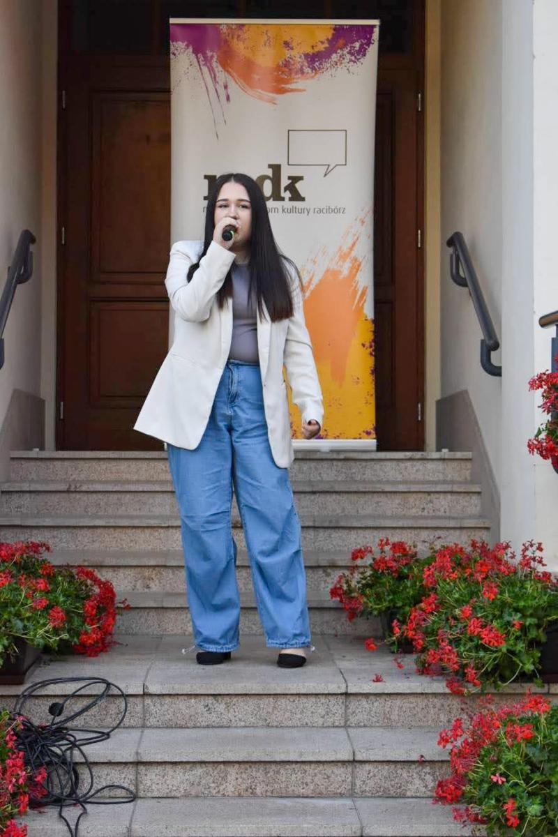 Zdjęcie w galerii na portalu naszraciborz.pl: Wokaliści MDK-u oczarowali publiczność na 3. Koncercie Letnim! wiadomości z regionu