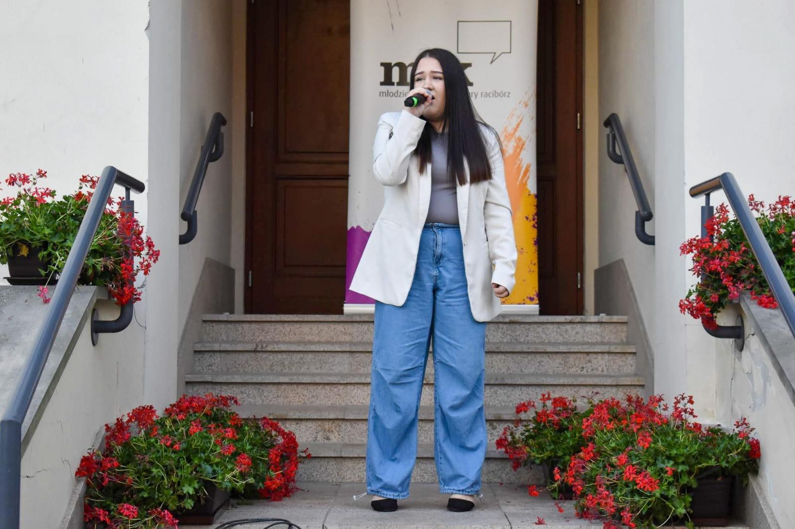 Zdjęcie w galerii na portalu naszraciborz.pl: Wokaliści MDK-u oczarowali publiczność na 3. Koncercie Letnim! wiadomości z regionu