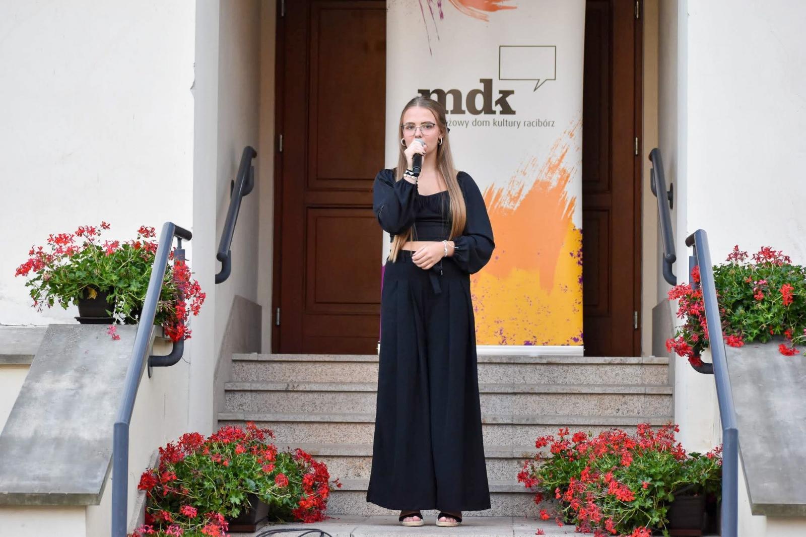 Zdjęcie w galerii na portalu naszraciborz.pl: Wokaliści MDK-u oczarowali publiczność na 3. Koncercie Letnim! wiadomości z regionu