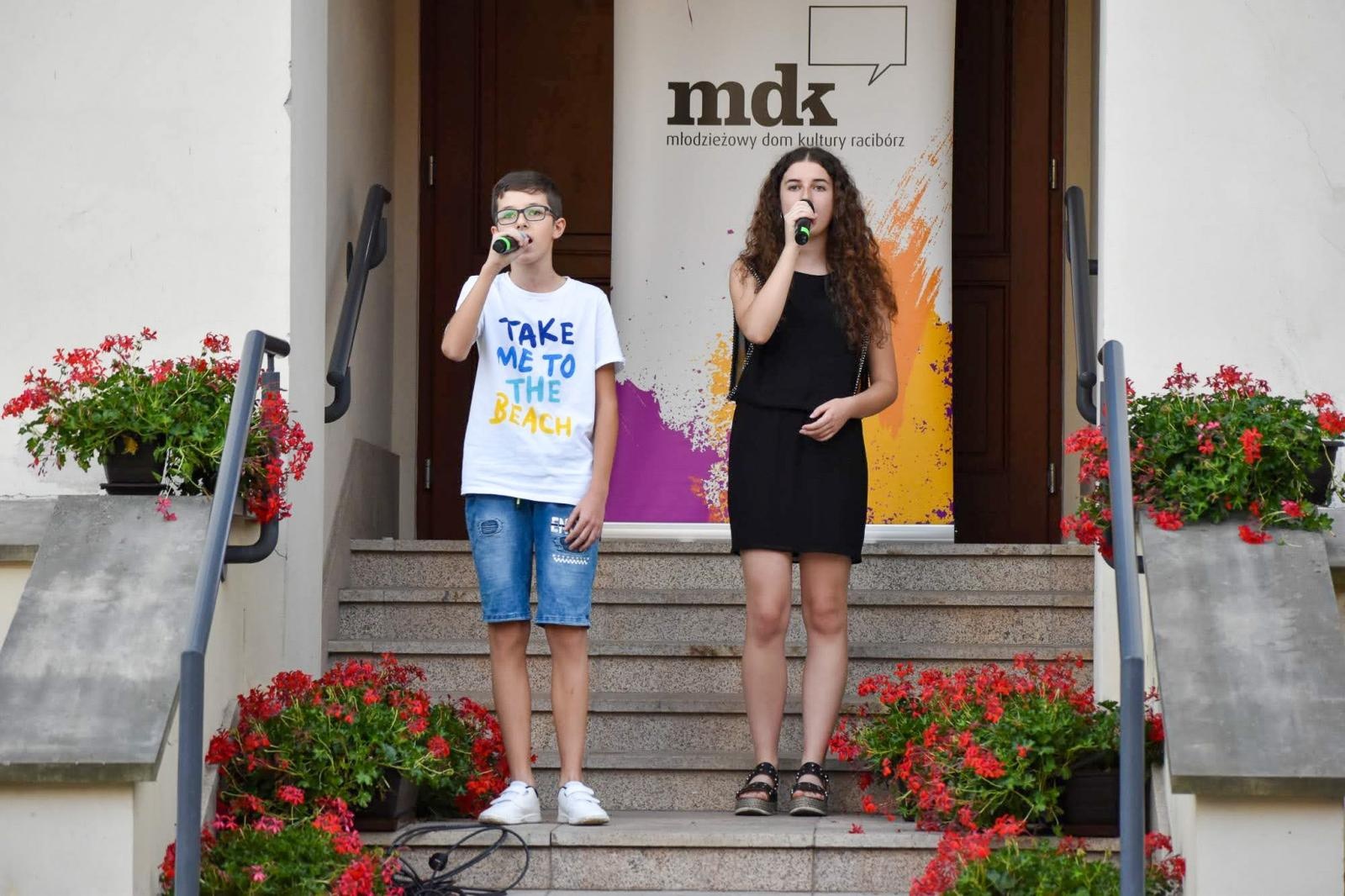 Zdjęcie w galerii na portalu naszraciborz.pl: Wokaliści MDK-u oczarowali publiczność na 3. Koncercie Letnim! wiadomości z regionu