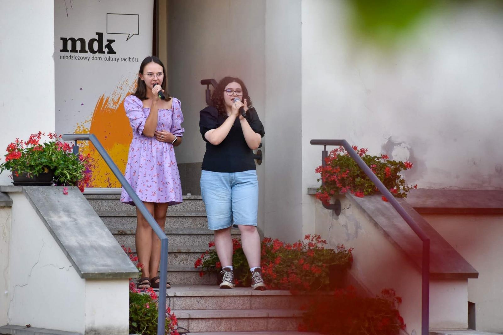 Zdjęcie w galerii na portalu naszraciborz.pl: Wokaliści MDK-u oczarowali publiczność na 3. Koncercie Letnim! wiadomości z regionu