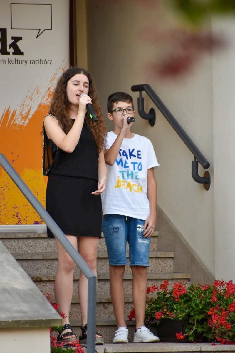 Zdjęcie w galerii na portalu naszraciborz.pl: Wokaliści MDK-u oczarowali publiczność na 3. Koncercie Letnim! wiadomości z regionu