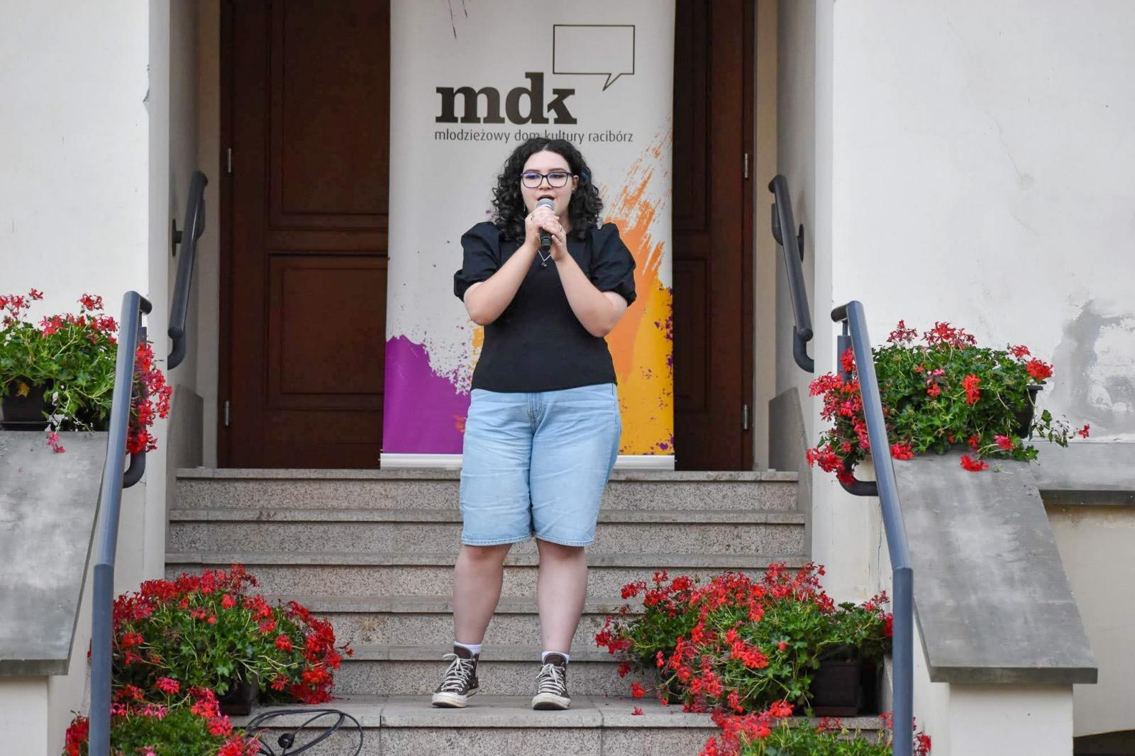 Zdjęcie w galerii na portalu naszraciborz.pl: Wokaliści MDK-u oczarowali publiczność na 3. Koncercie Letnim! wiadomości z regionu