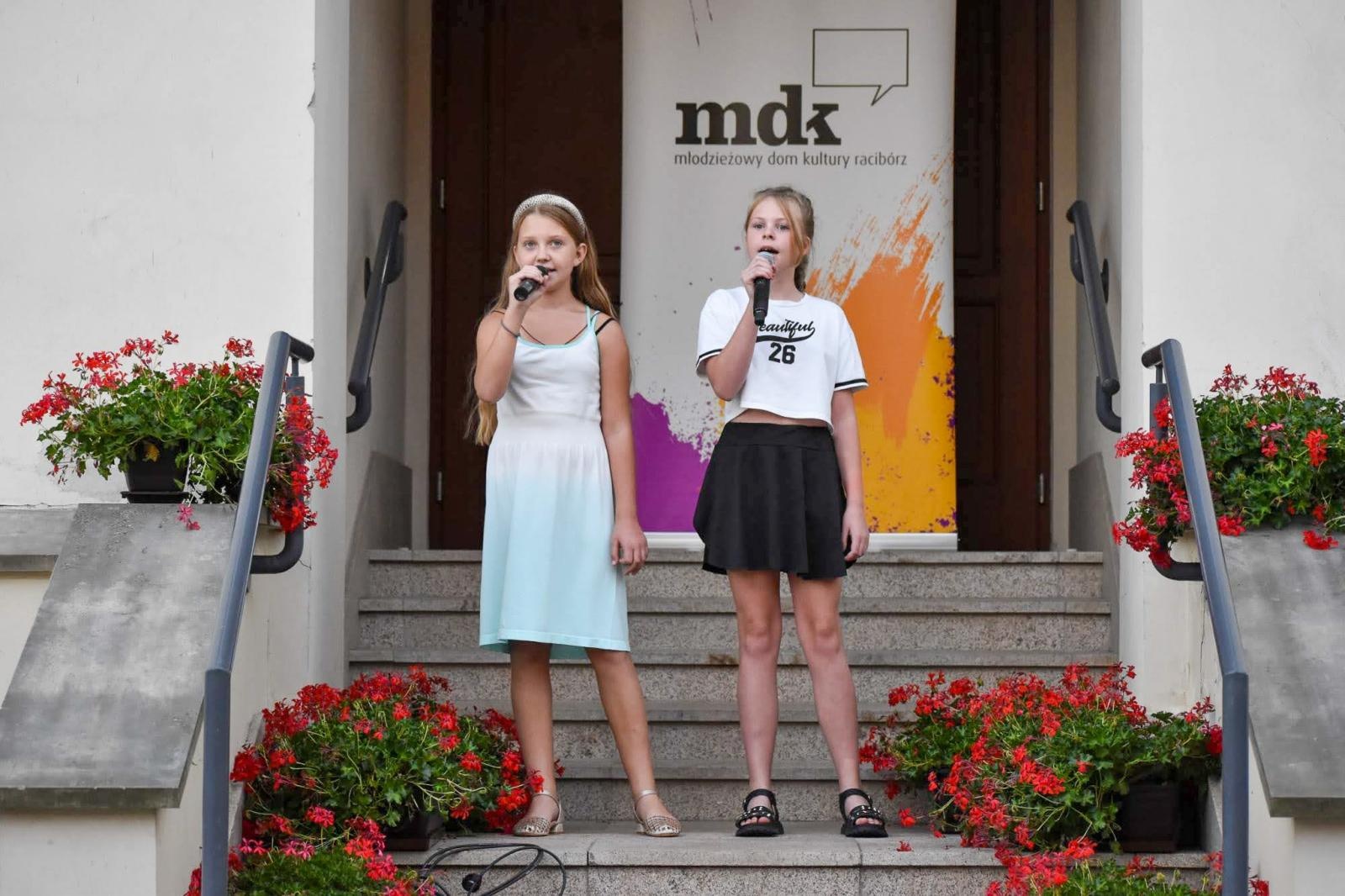 Zdjęcie w galerii na portalu naszraciborz.pl: Wokaliści MDK-u oczarowali publiczność na 3. Koncercie Letnim! wiadomości z regionu