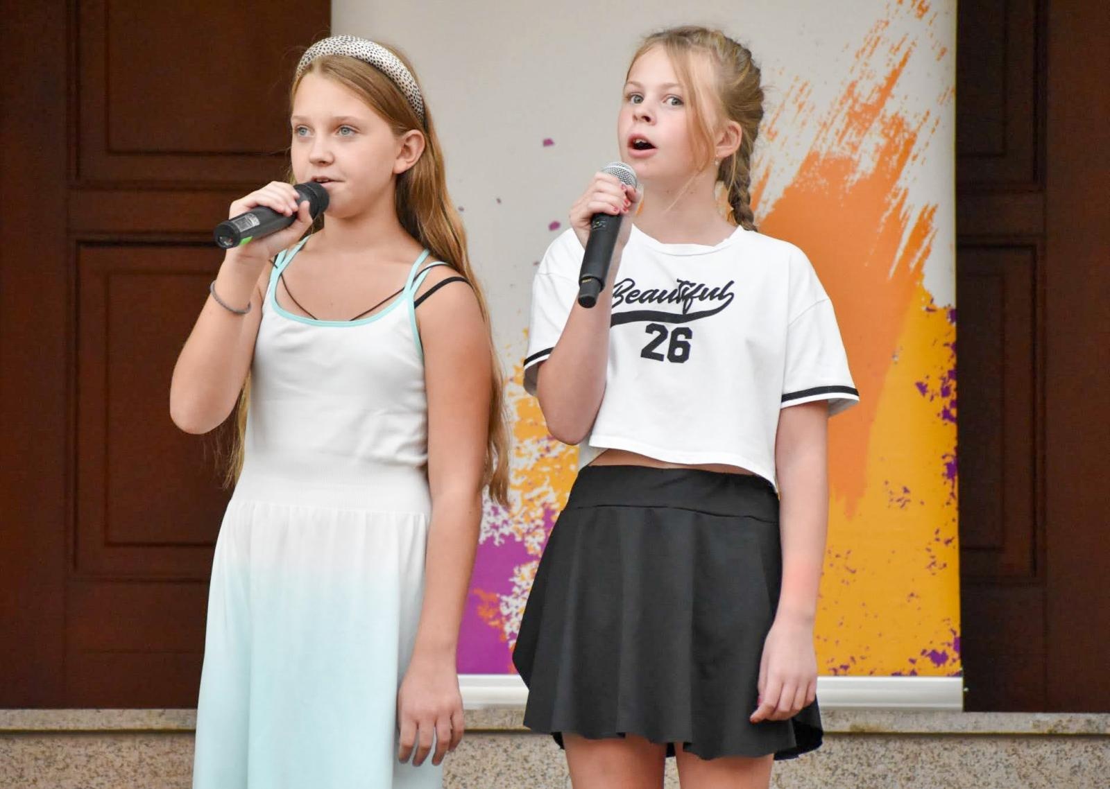 Zdjęcie w galerii na portalu naszraciborz.pl: Wokaliści MDK-u oczarowali publiczność na 3. Koncercie Letnim! wiadomości z regionu