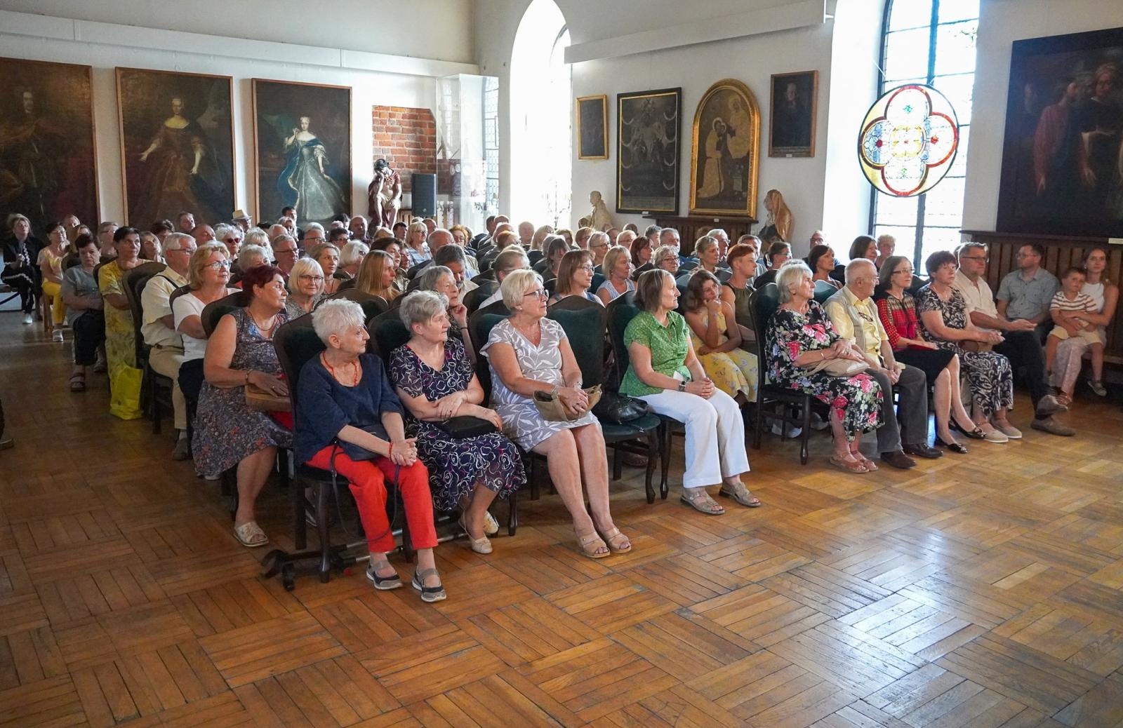 Zdjęcie w galerii na portalu naszraciborz.pl: Muzyka salonów Warszawy, Paryża, Londynu XIX w. Muzyczna uczta w Muzeum wiadomości z regionu