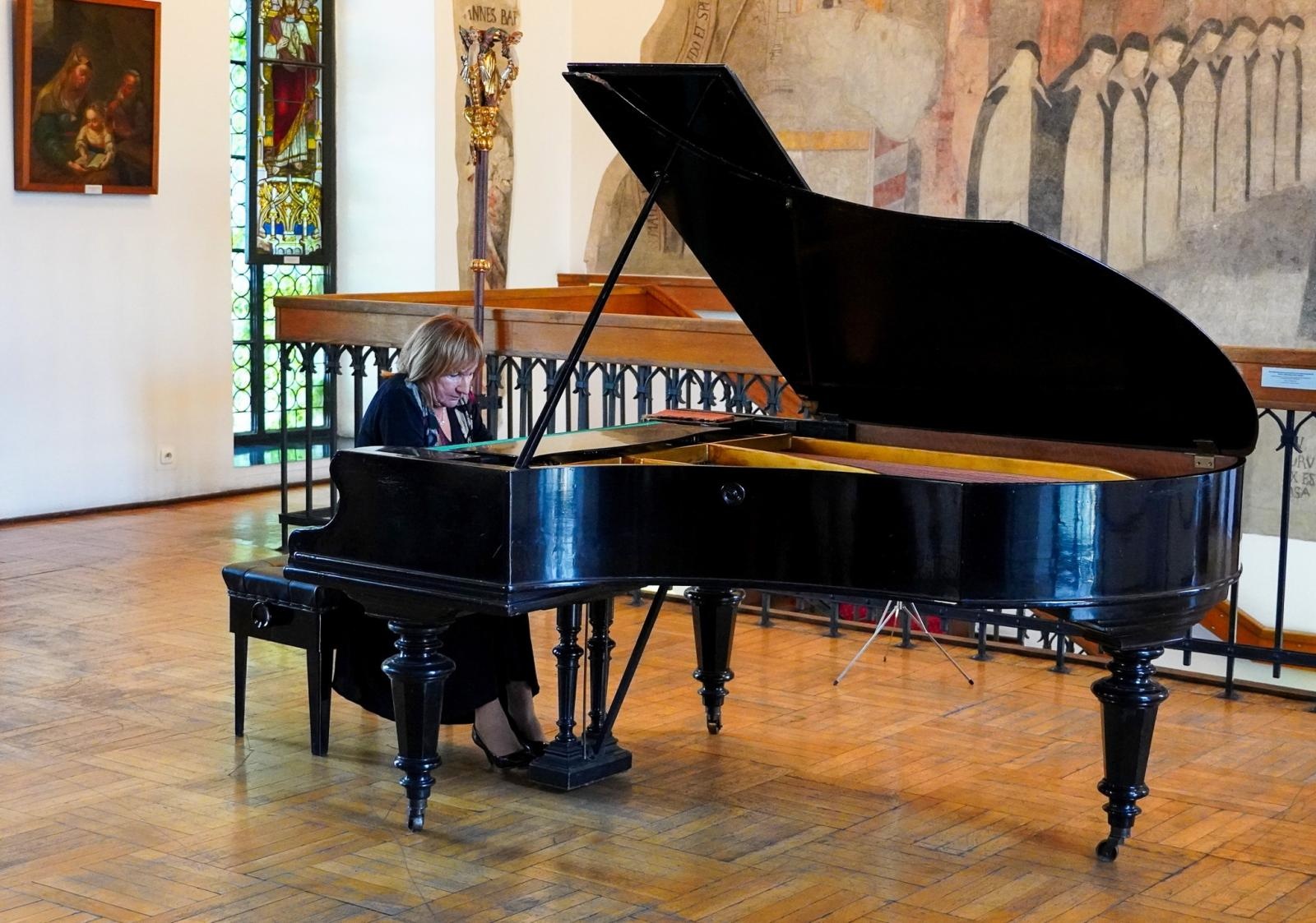 Zdjęcie w galerii na portalu naszraciborz.pl: Muzyka salonów Warszawy, Paryża, Londynu XIX w. Muzyczna uczta w Muzeum wiadomości z regionu