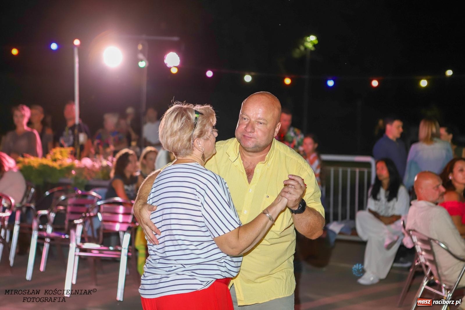 Zdjęcie w galerii na portalu naszraciborz.pl: Latynoamerykańska noc na bulwarach: potańcówka z Osmarem Pegudo wiadomości z regionu