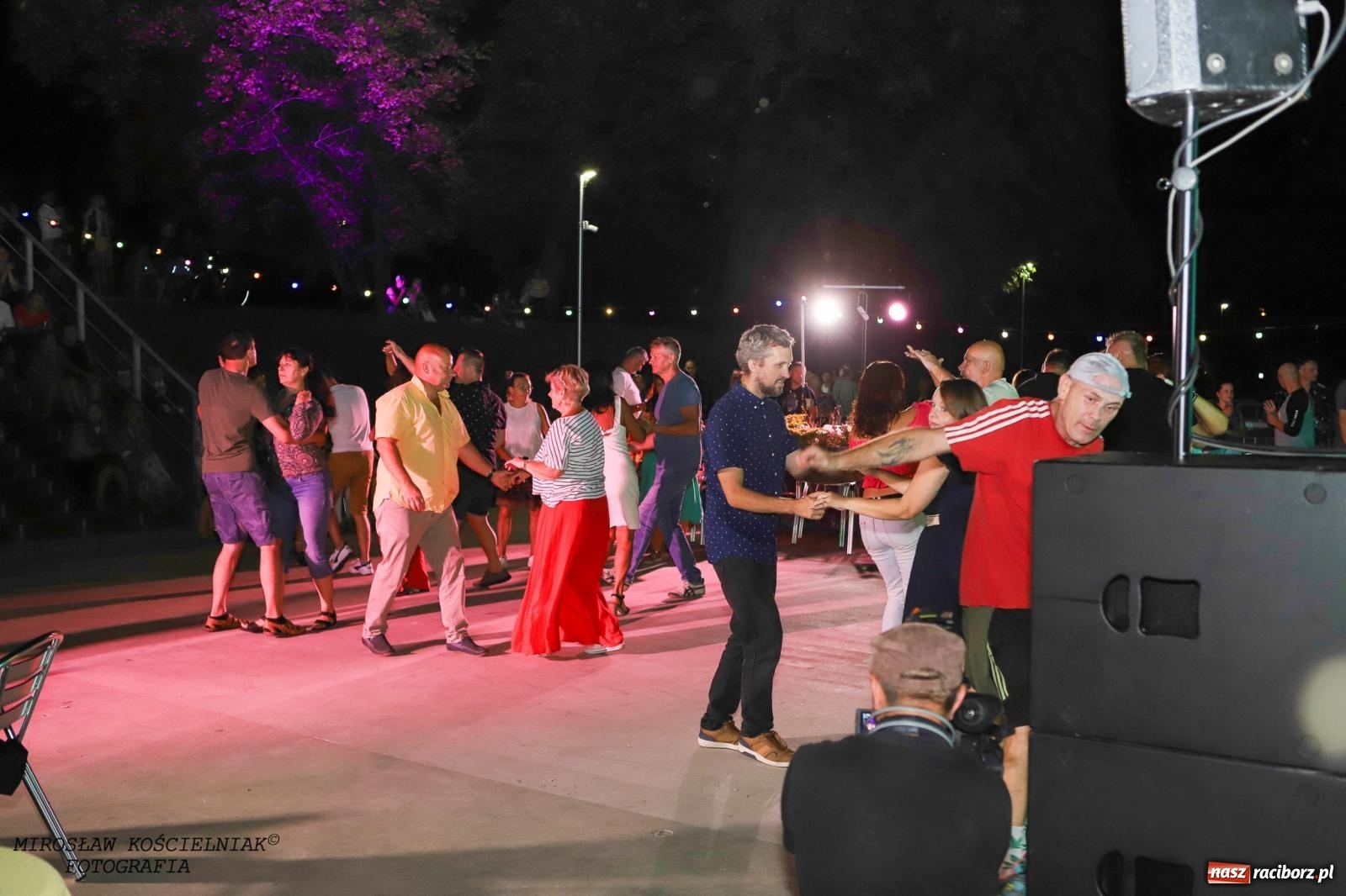 Zdjęcie w galerii na portalu naszraciborz.pl: Latynoamerykańska noc na bulwarach: potańcówka z Osmarem Pegudo wiadomości z regionu