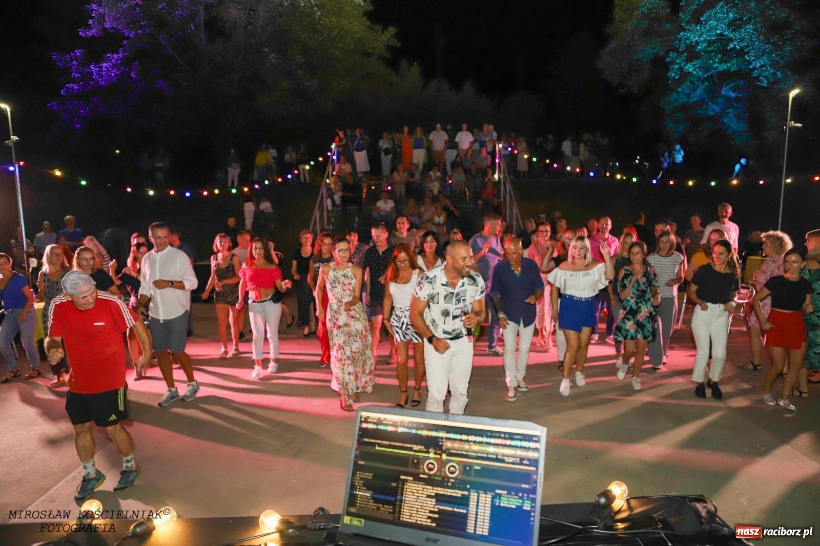 Zdjęcie w galerii na portalu naszraciborz.pl: Latynoamerykańska noc na bulwarach: potańcówka z Osmarem Pegudo wiadomości z regionu