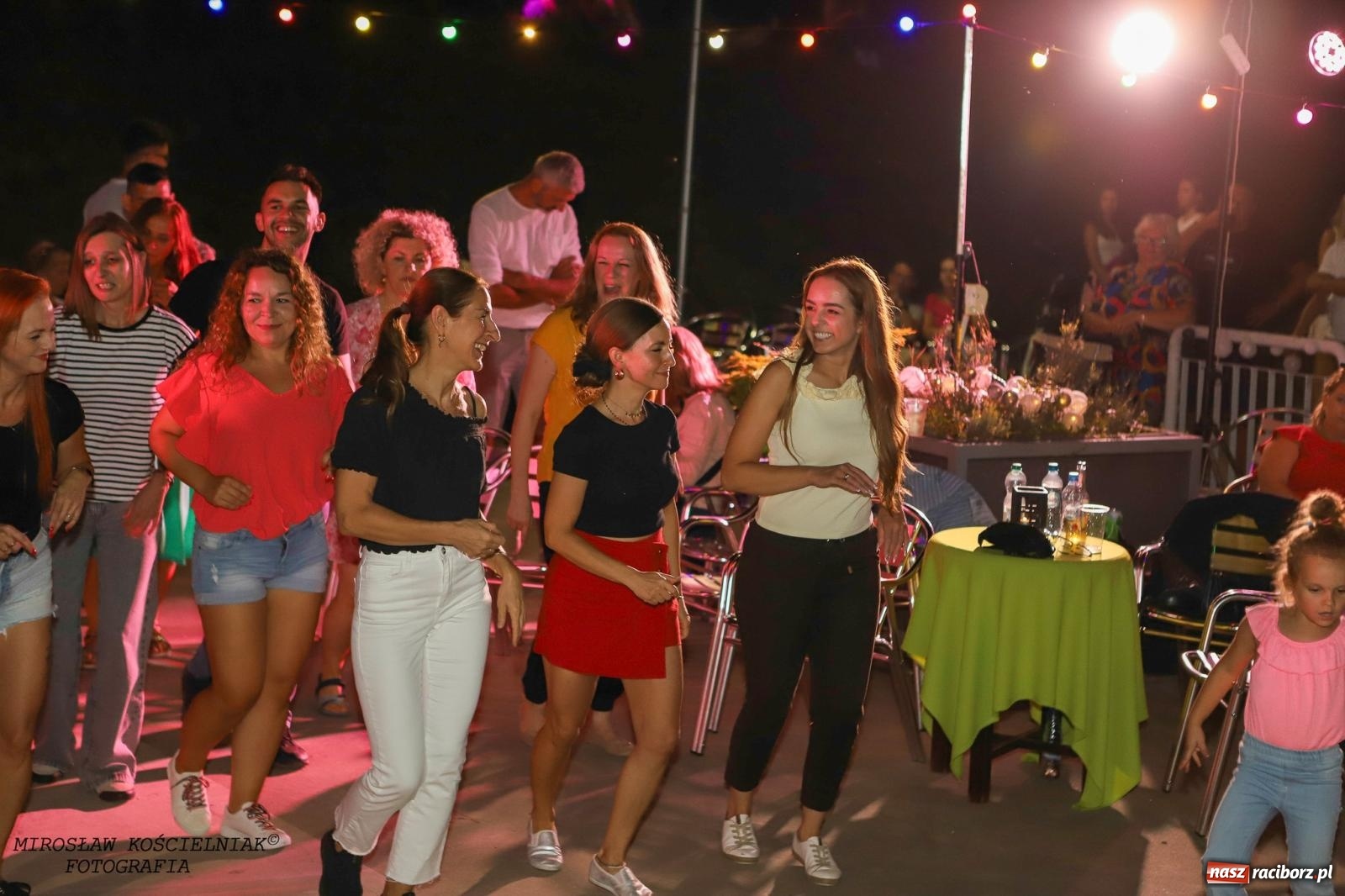 Zdjęcie w galerii na portalu naszraciborz.pl: Latynoamerykańska noc na bulwarach: potańcówka z Osmarem Pegudo wiadomości z regionu