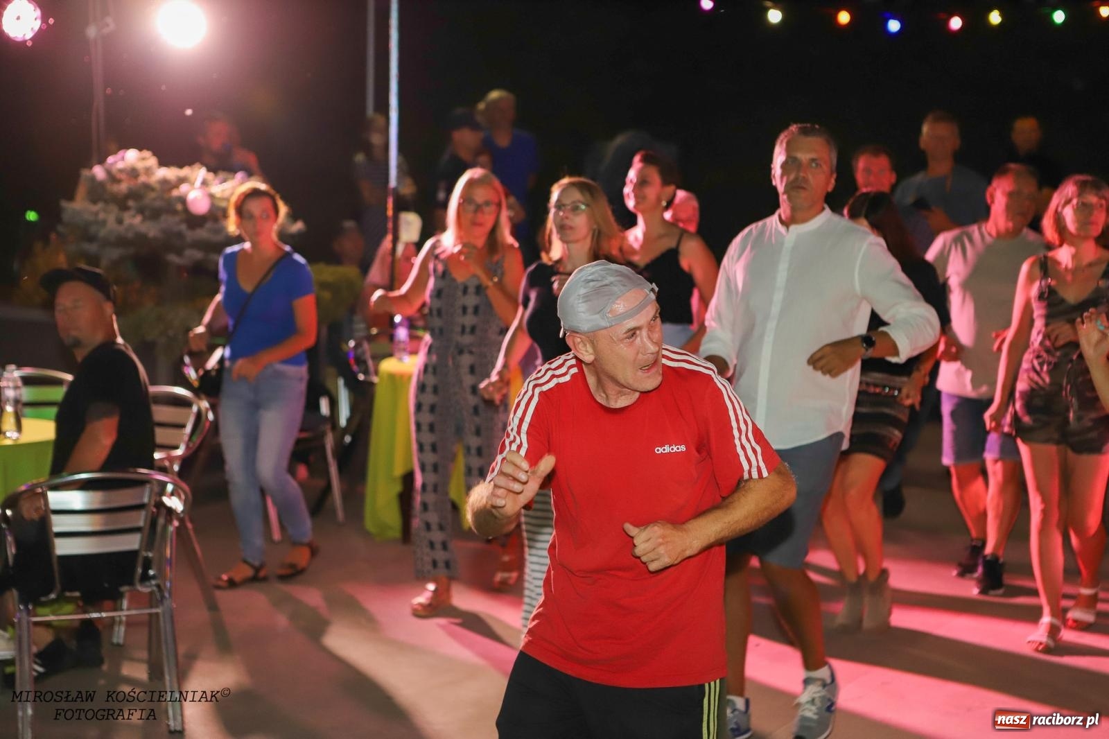 Zdjęcie w galerii na portalu naszraciborz.pl: Latynoamerykańska noc na bulwarach: potańcówka z Osmarem Pegudo wiadomości z regionu