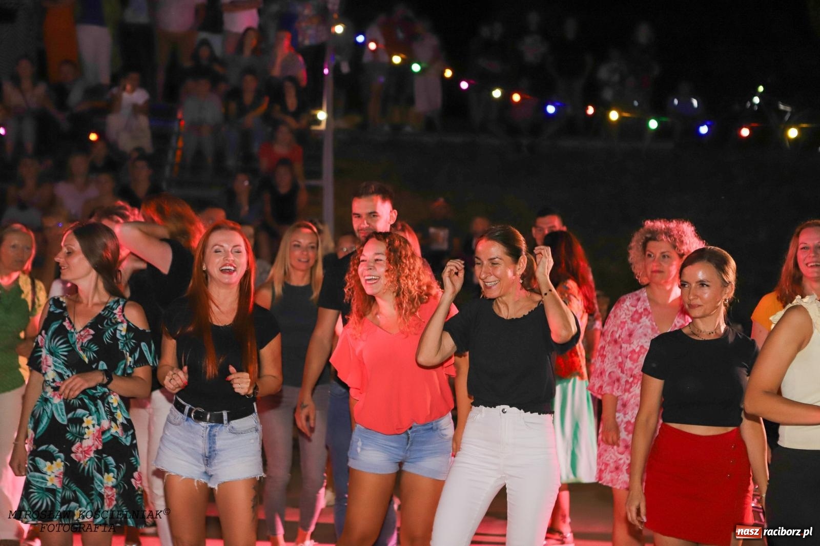 Zdjęcie w galerii na portalu naszraciborz.pl: Latynoamerykańska noc na bulwarach: potańcówka z Osmarem Pegudo wiadomości z regionu