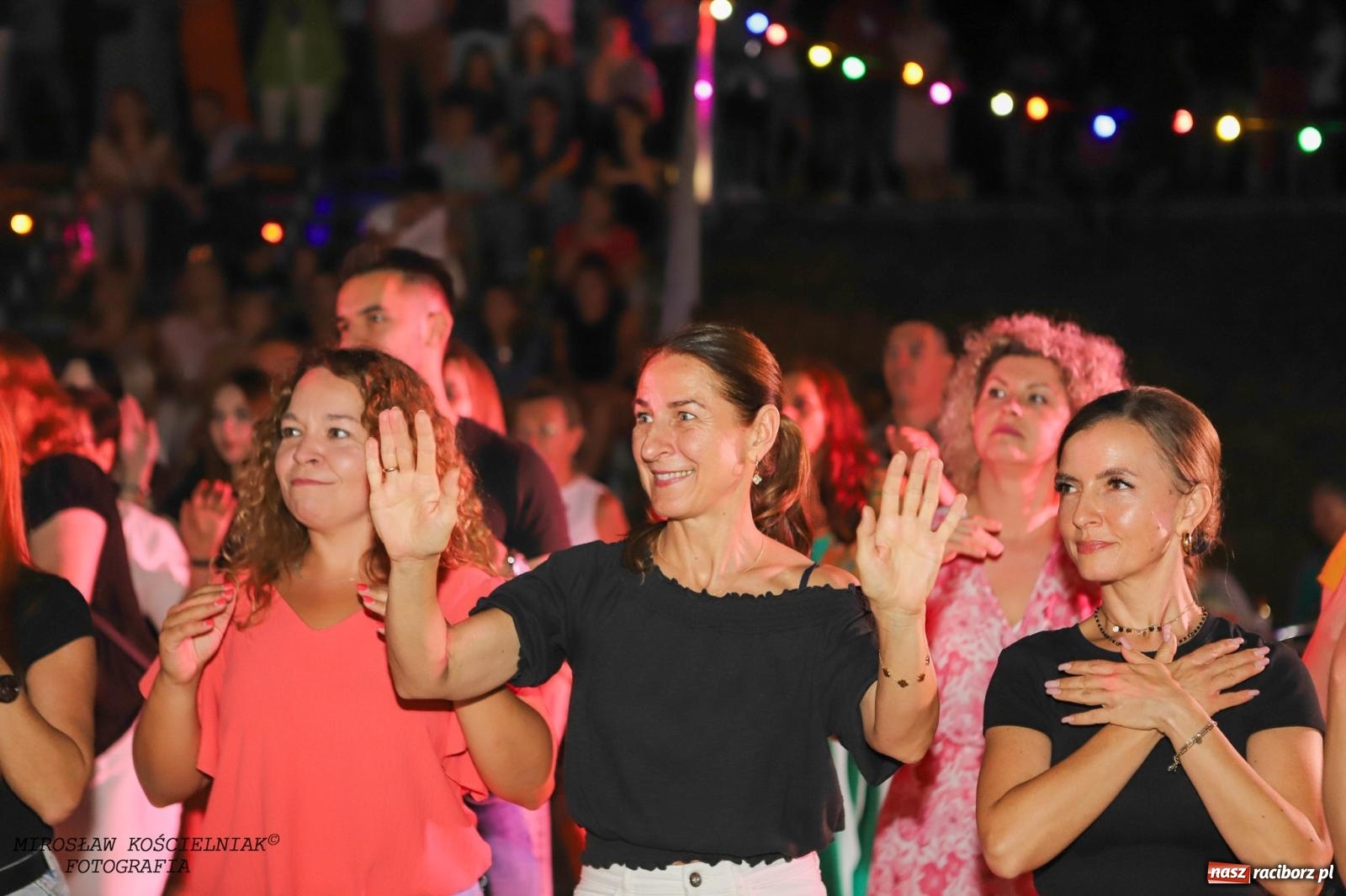 Zdjęcie w galerii na portalu naszraciborz.pl: Latynoamerykańska noc na bulwarach: potańcówka z Osmarem Pegudo wiadomości z regionu