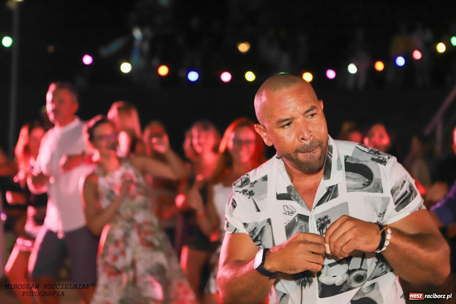 Zdjęcie w galerii na portalu naszraciborz.pl: Latynoamerykańska noc na bulwarach: potańcówka z Osmarem Pegudo wiadomości z regionu