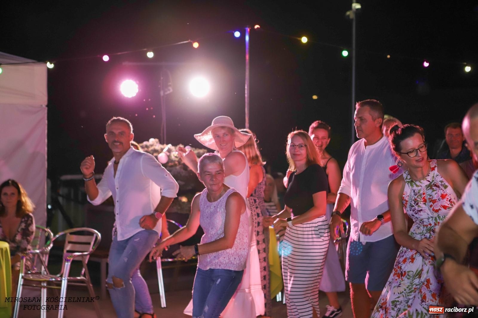 Zdjęcie w galerii na portalu naszraciborz.pl: Latynoamerykańska noc na bulwarach: potańcówka z Osmarem Pegudo wiadomości z regionu