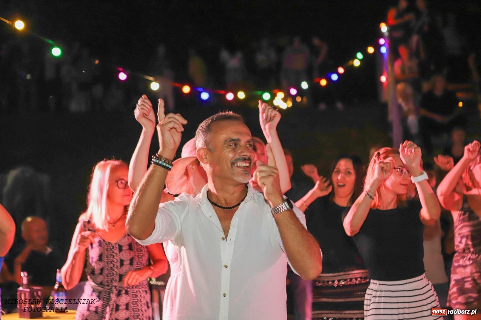 Zdjęcie w galerii na portalu naszraciborz.pl: Latynoamerykańska noc na bulwarach: potańcówka z Osmarem Pegudo wiadomości z regionu