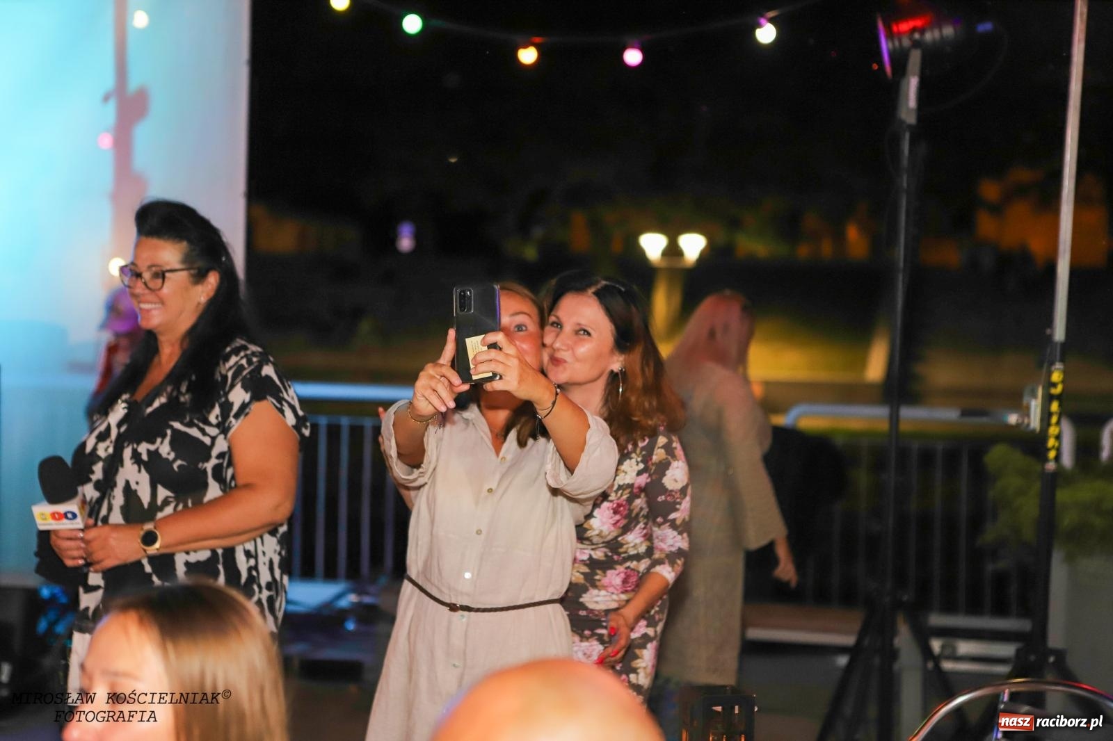 Zdjęcie w galerii na portalu naszraciborz.pl: Latynoamerykańska noc na bulwarach: potańcówka z Osmarem Pegudo wiadomości z regionu